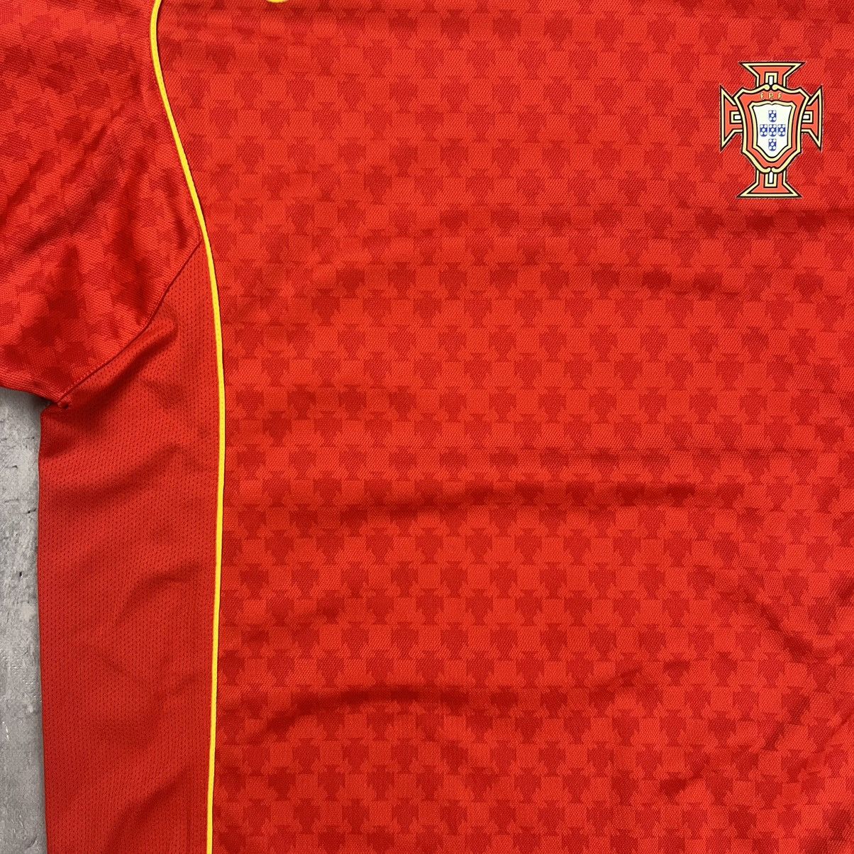 Nike Rare! Portugal Nike Vintage Soccer Jersey Shirt 00s Size US L / EU 52-54 / 3 - 9 Thumbnail