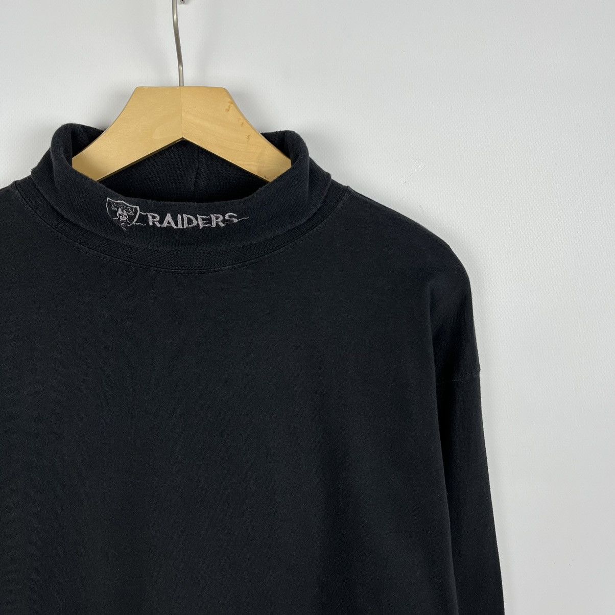NFL Vintage NFL Las Vegas Raiders turtleneck longsleeve 90’s Size US L / EU 52-54 / 3 - 2 Thumbnail