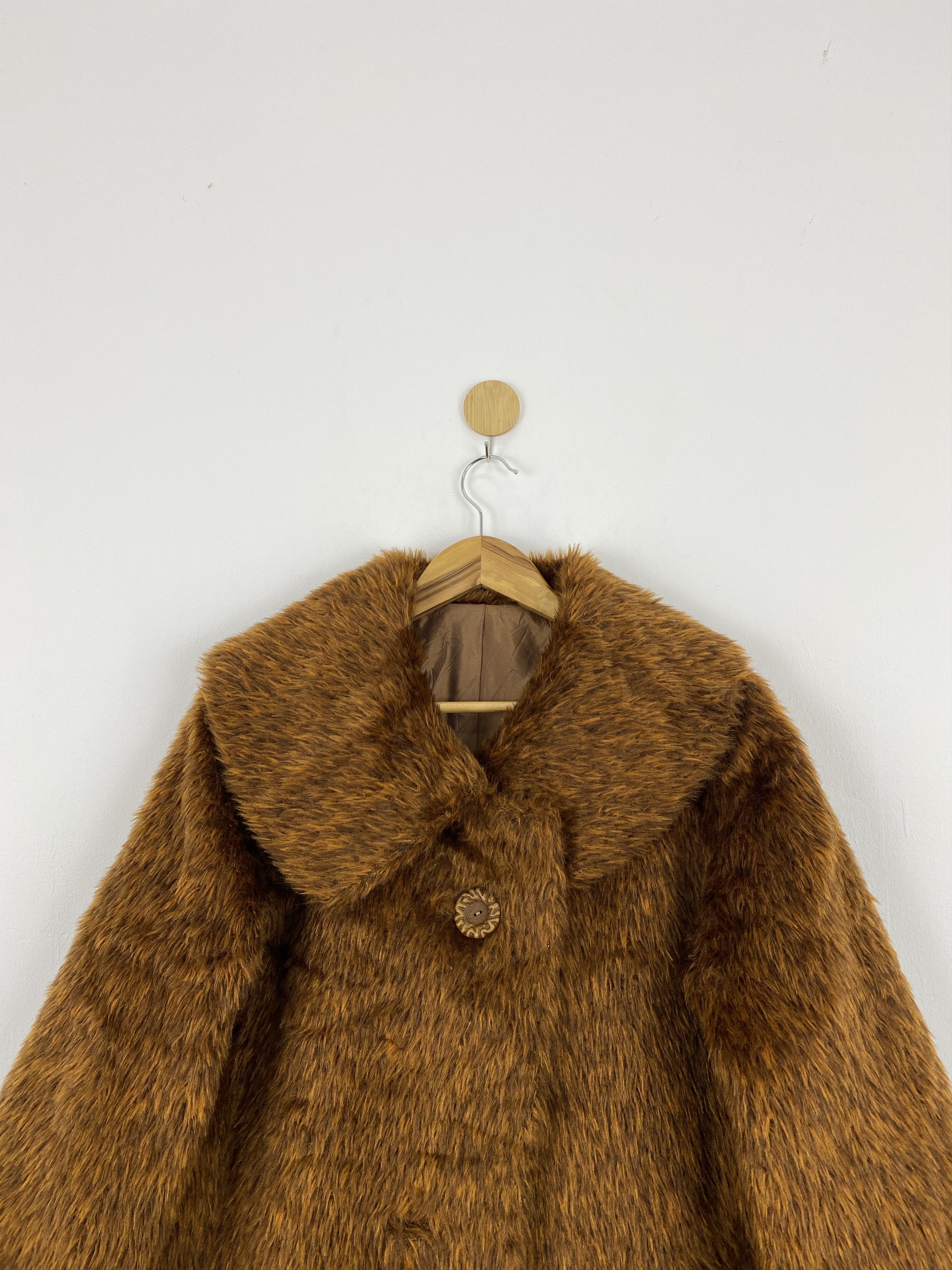 Japanese Brand Vintage Japanese Brand Mitsuya Fur Coat Max Mara Style J1730 Size US L / EU 52-54 / 3 - 2 Thumbnail