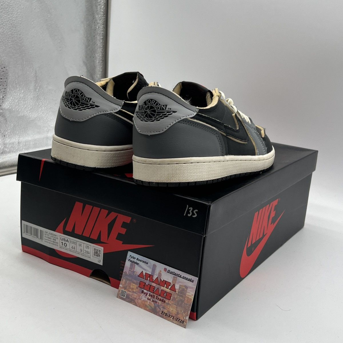 Nike Air Jordan 1 low dark smoke grey Size US 10 / EU 43 - 5 Thumbnail