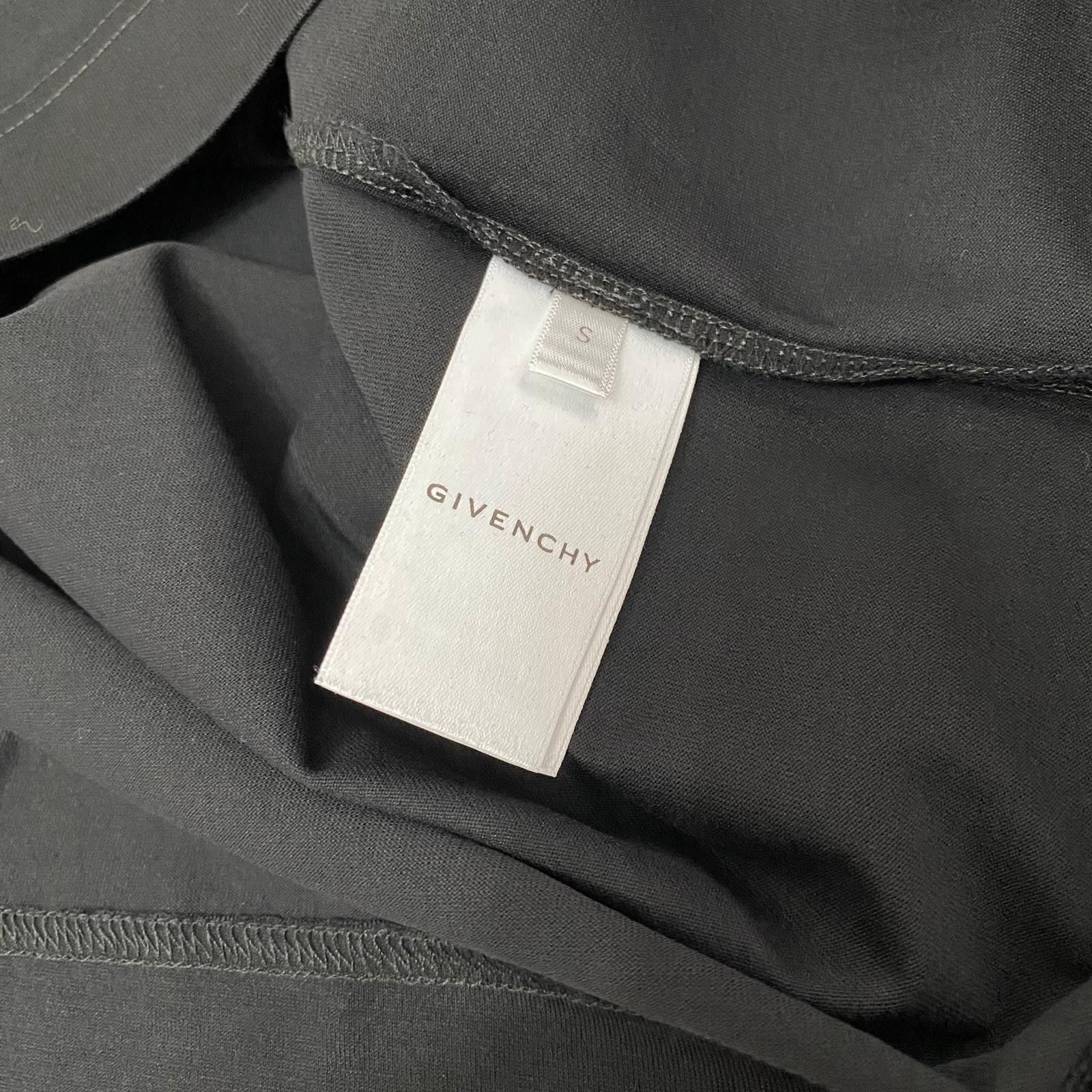 Givenchy Black Reverse Logo T-Shirt Size US S / EU 44-46 / 1 - 6 Thumbnail