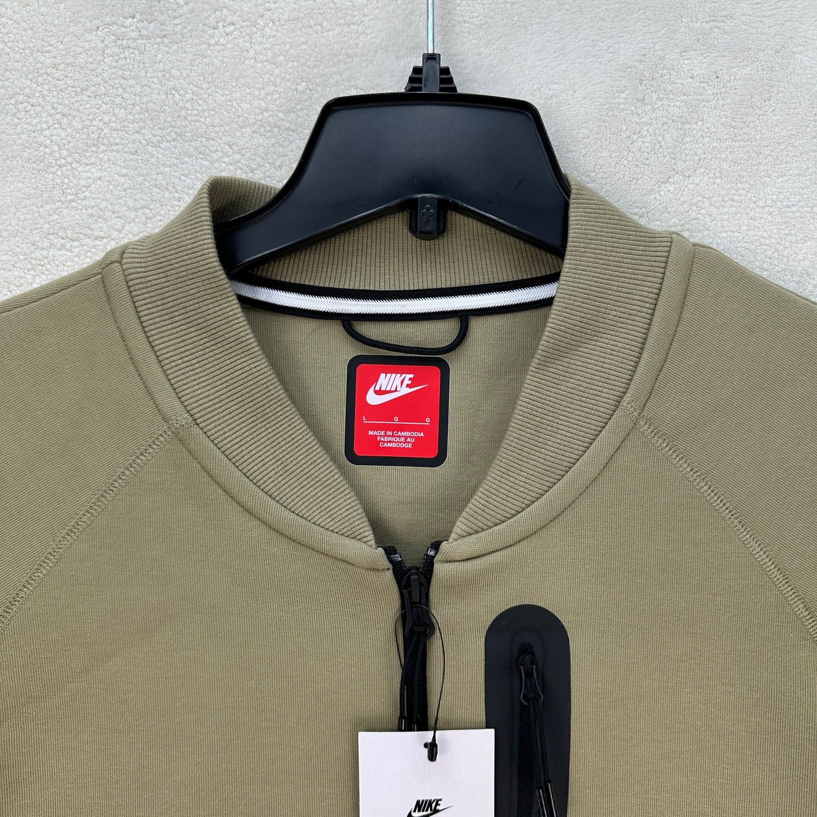 Nike NIKE MEN'S LARGE SPORTSWEAR TECH FLEECE BOMBER JACKET OLIVE Size US L / EU 52-54 / 3 - 6 Thumbnail