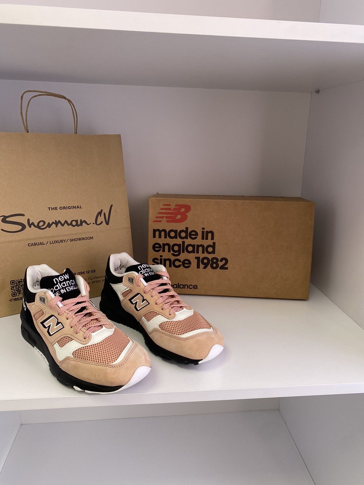 New Balance NEW BALANCE M1530SVS CORAL PINK BLACK MADE IN ENGLAND Size US 9.5 / EU 42-43 - 10 Thumbnail