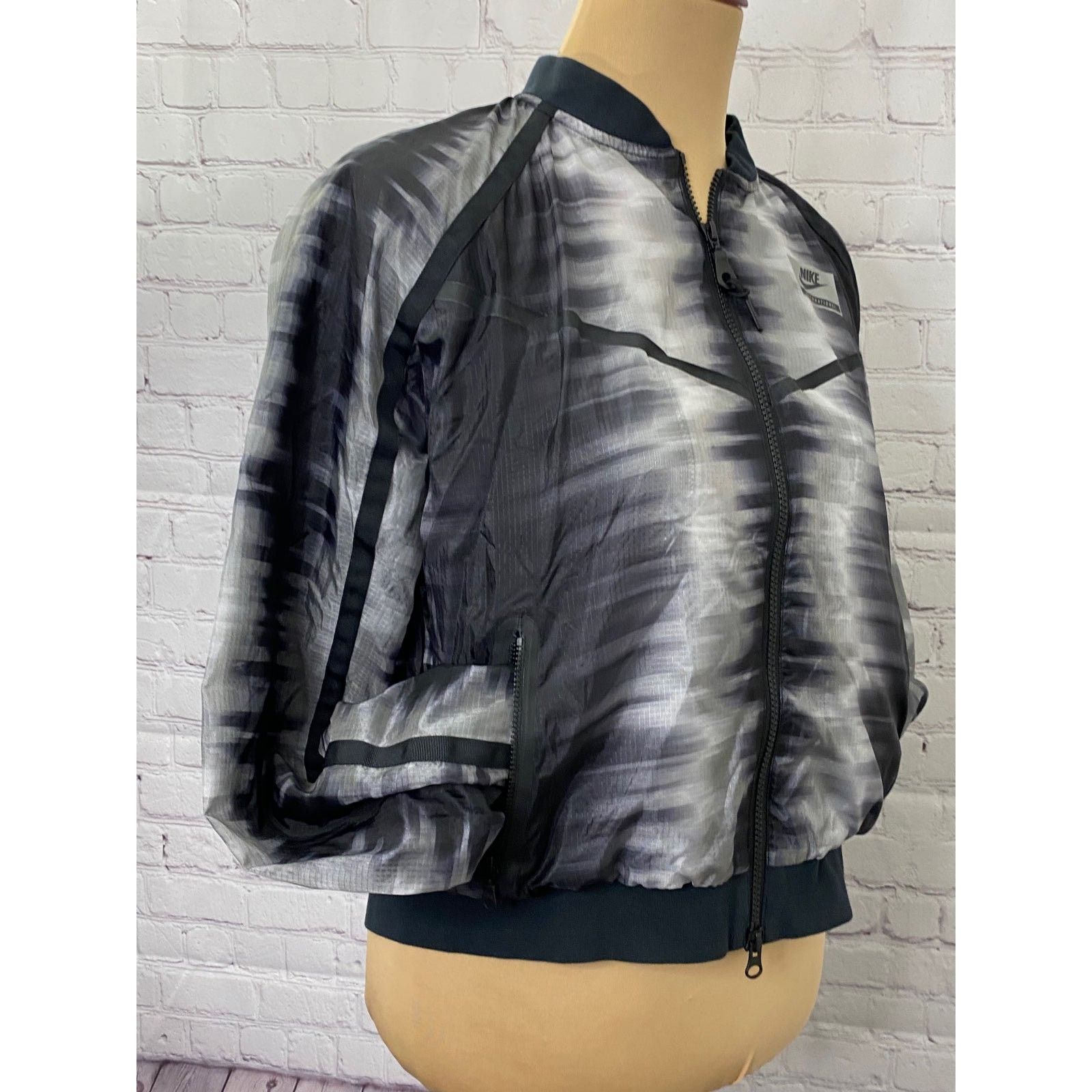 Nike Nike international bomber jacket Size M / US 6-8 / IT 42-44 - 2 Thumbnail