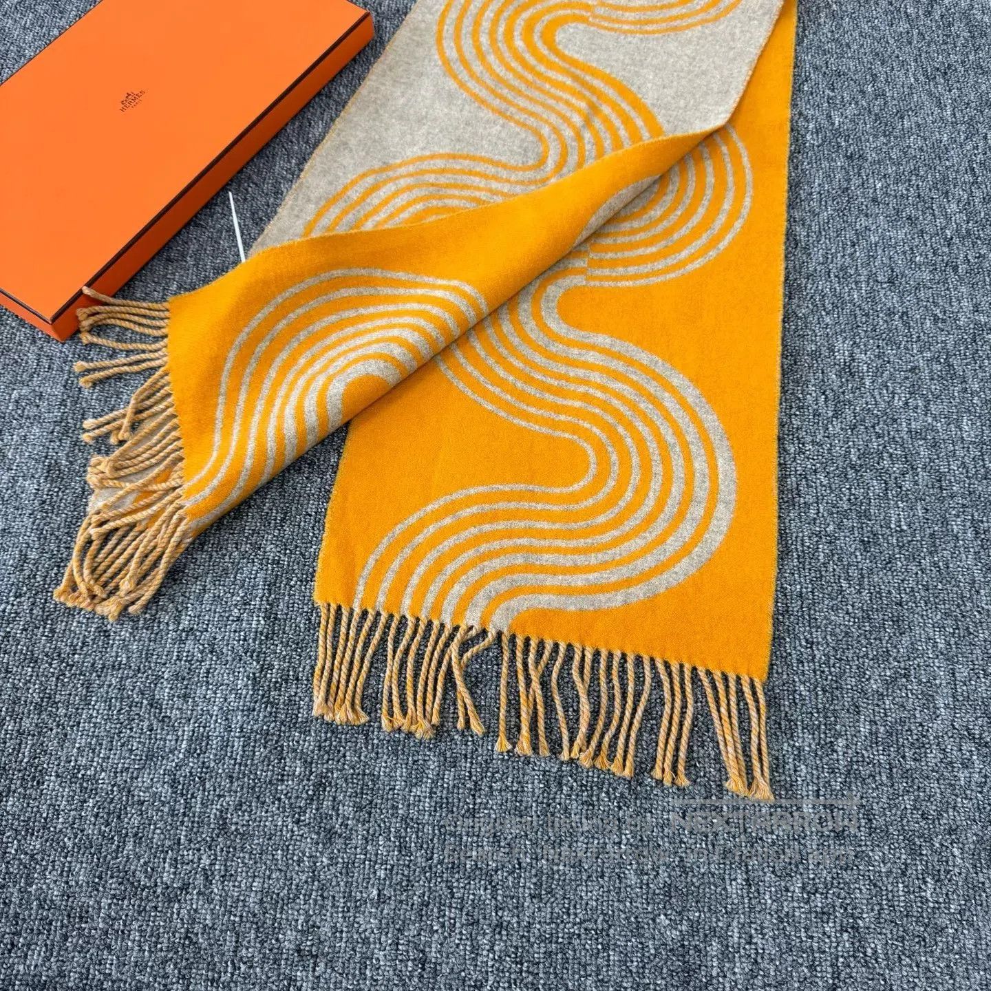 Hermes Hermes Wave pattern, cashmere, frills, scarf| Size ONE SIZE - 3 Thumbnail