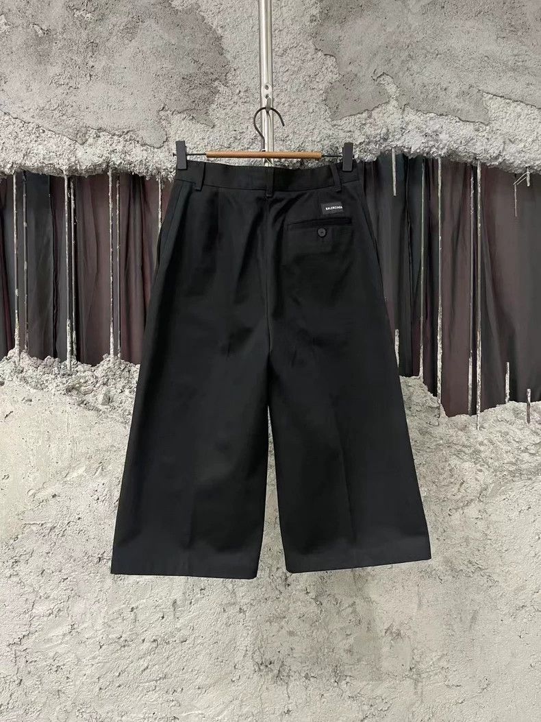 Balenciaga Balenciaga Cropped pants 2503-Nextarrow Size US 36 / EU 52 - 2 Thumbnail