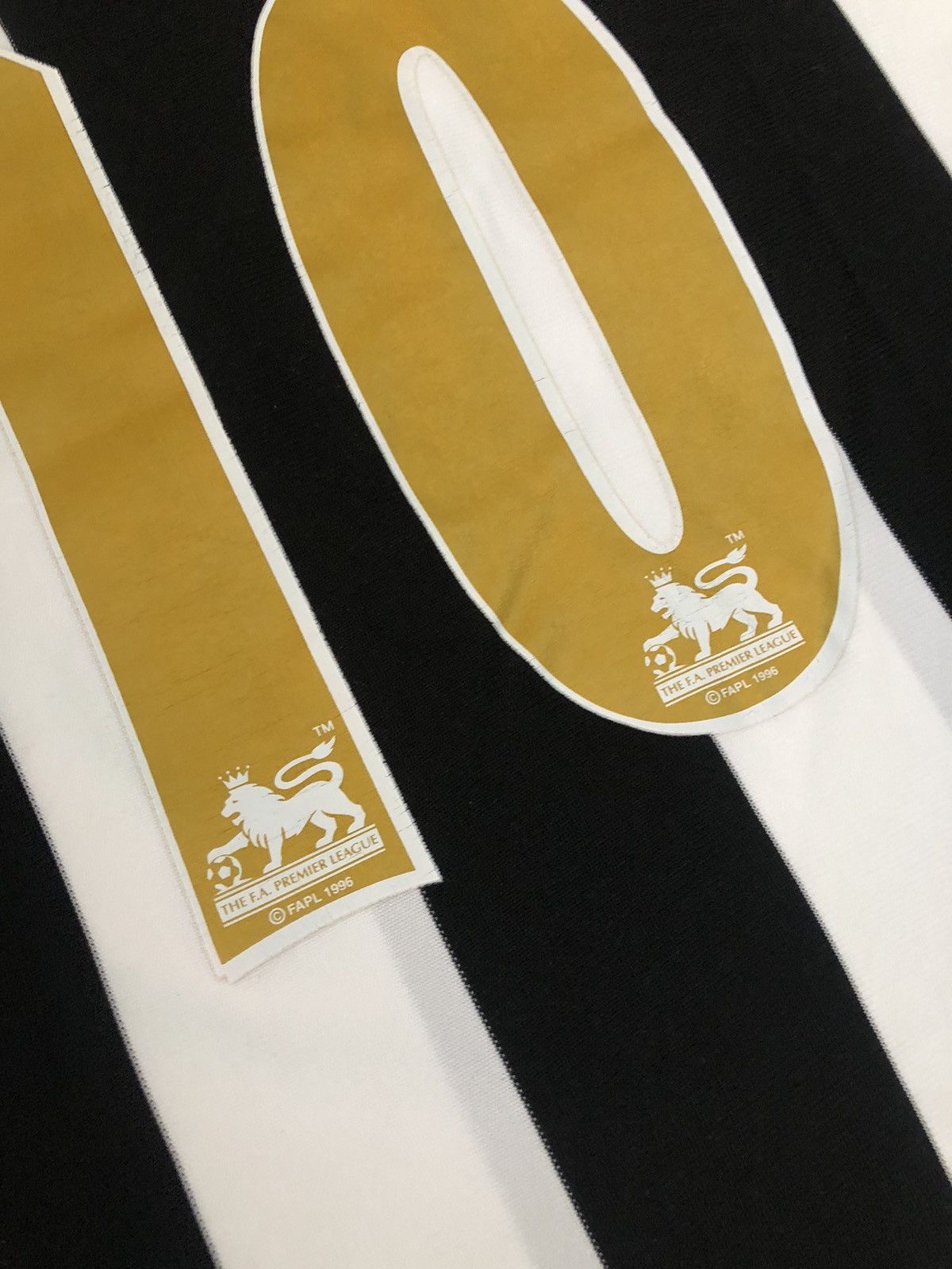 Adidas MICHAEL OWEN 10 NEWCASTLE UNITED 2005 Size US M / EU 48-50 / 2 - 7 Thumbnail