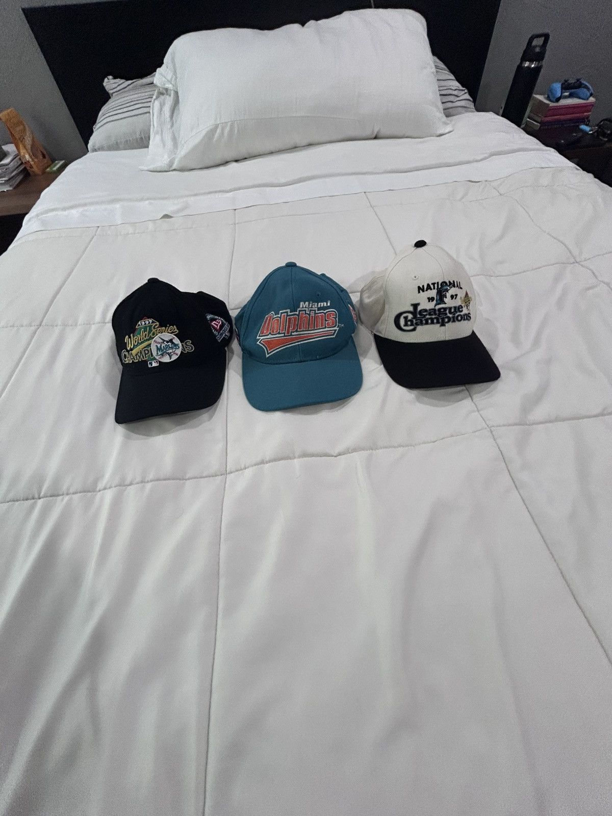 MLB × NFL × Vintage Vintage Miami Hat Package Size ONE SIZE - 7 Thumbnail