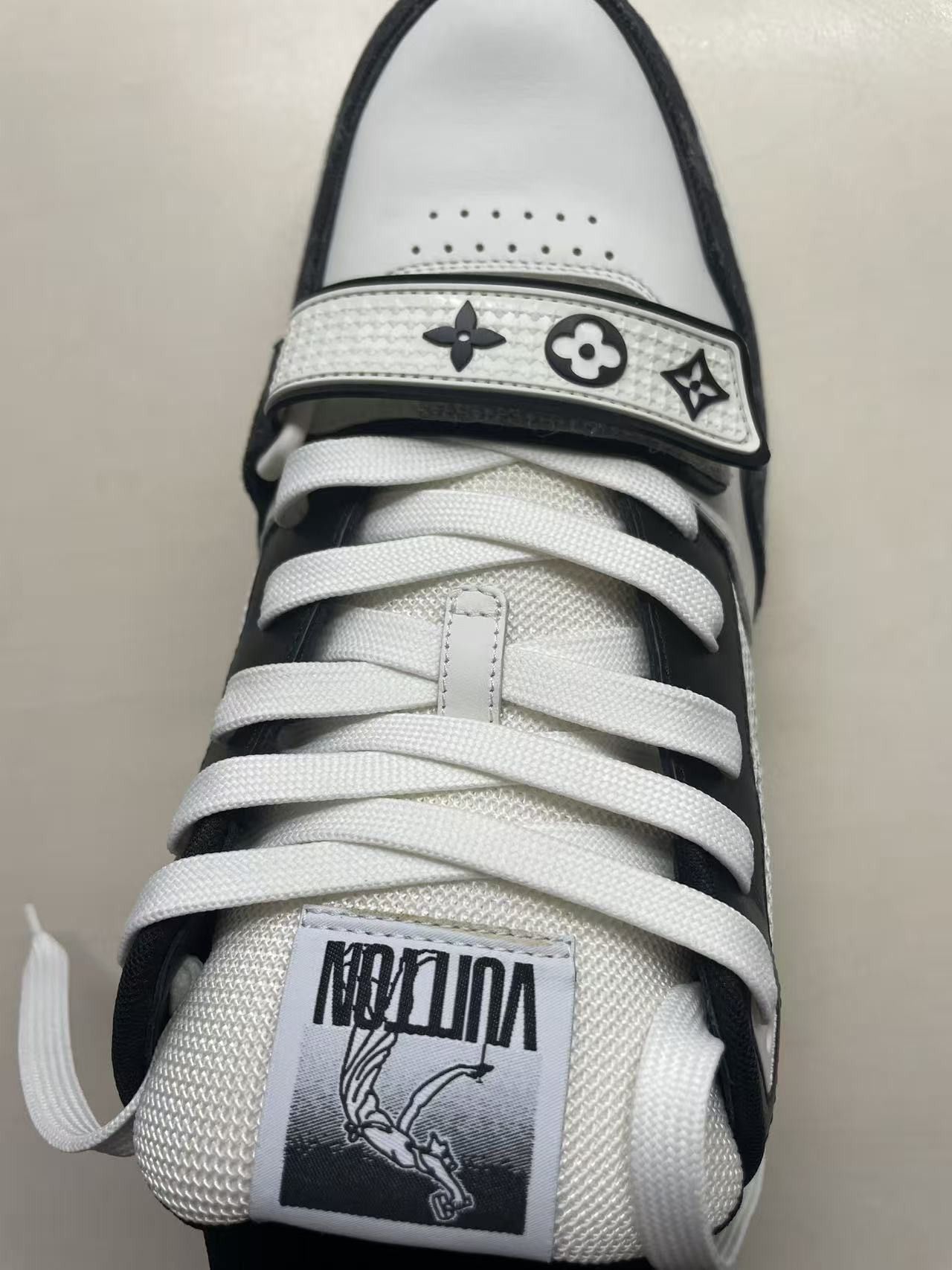 Louis Vuitton Louis Vuitton Monogram Trainer Sneakers Size US 9 / IT 39 - 9 Thumbnail
