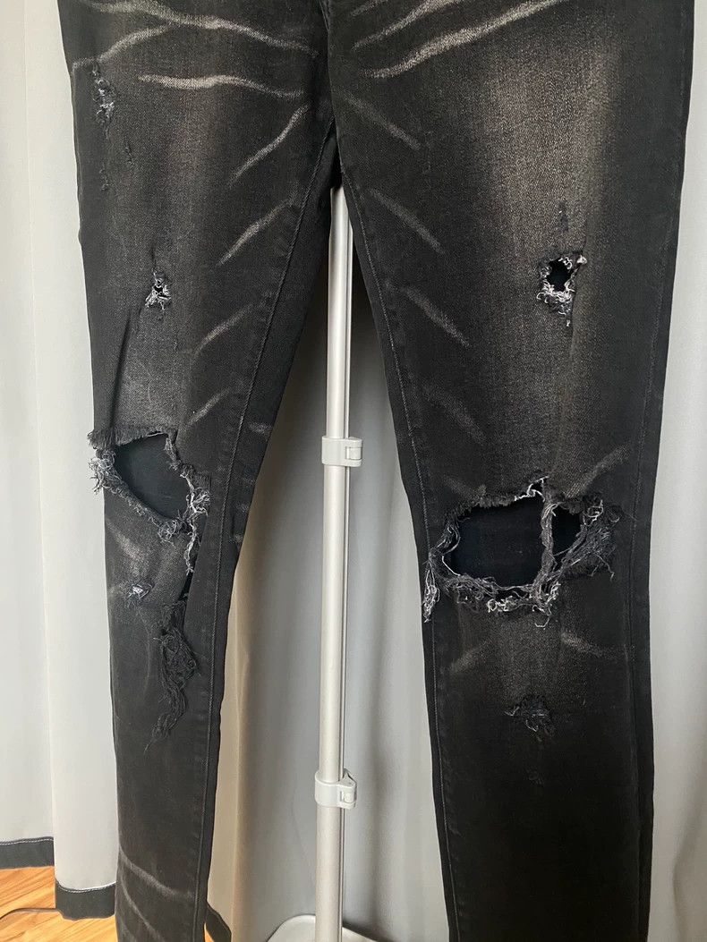 Amiri Amiri Elastic men's jeans with old holes on both knees 2501 Size US 33 - 2 Thumbnail
