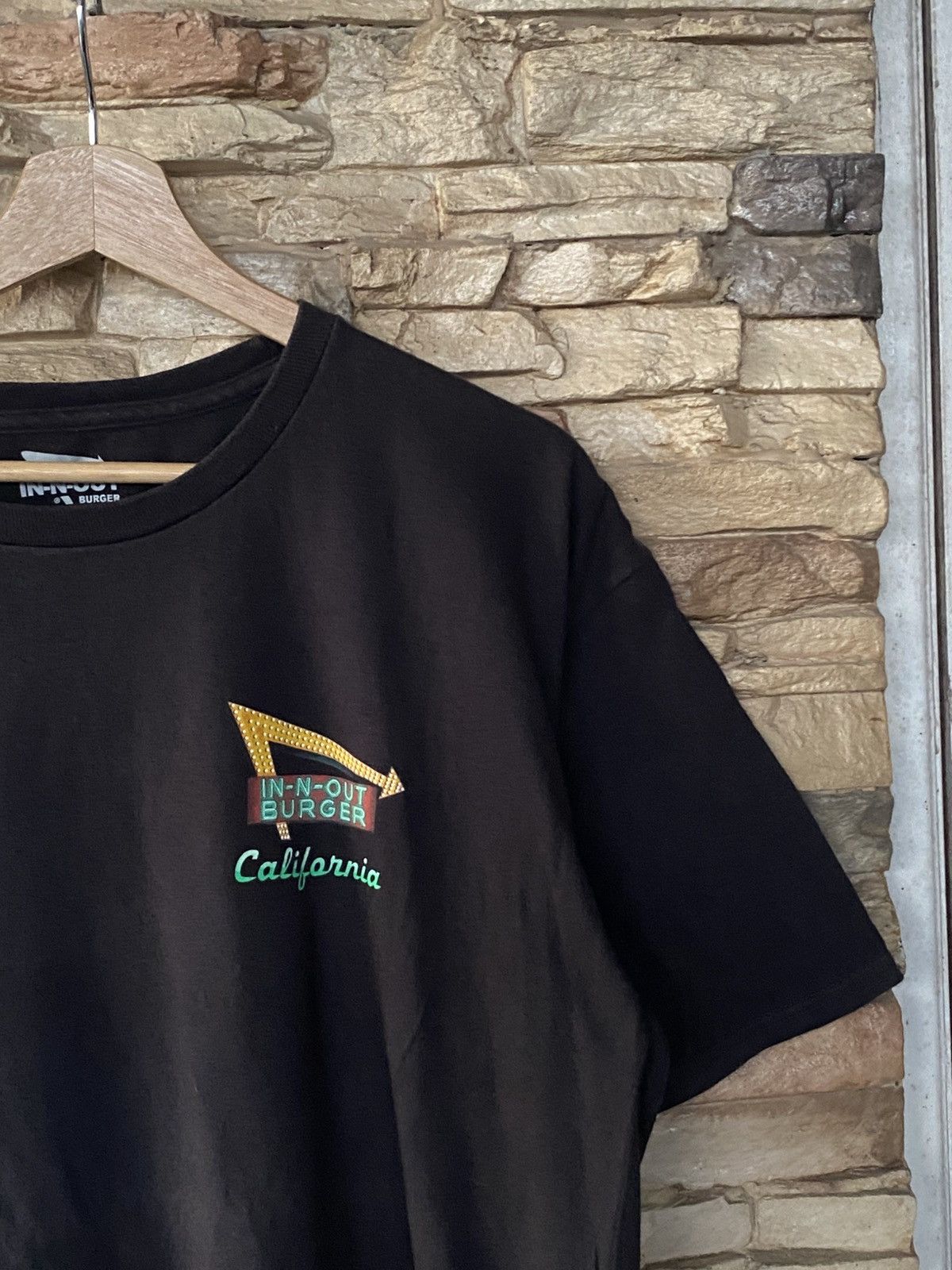 Vintage In n Out Burger Backhit Logo Tees Size US L / EU 52-54 / 3 - 4 Thumbnail