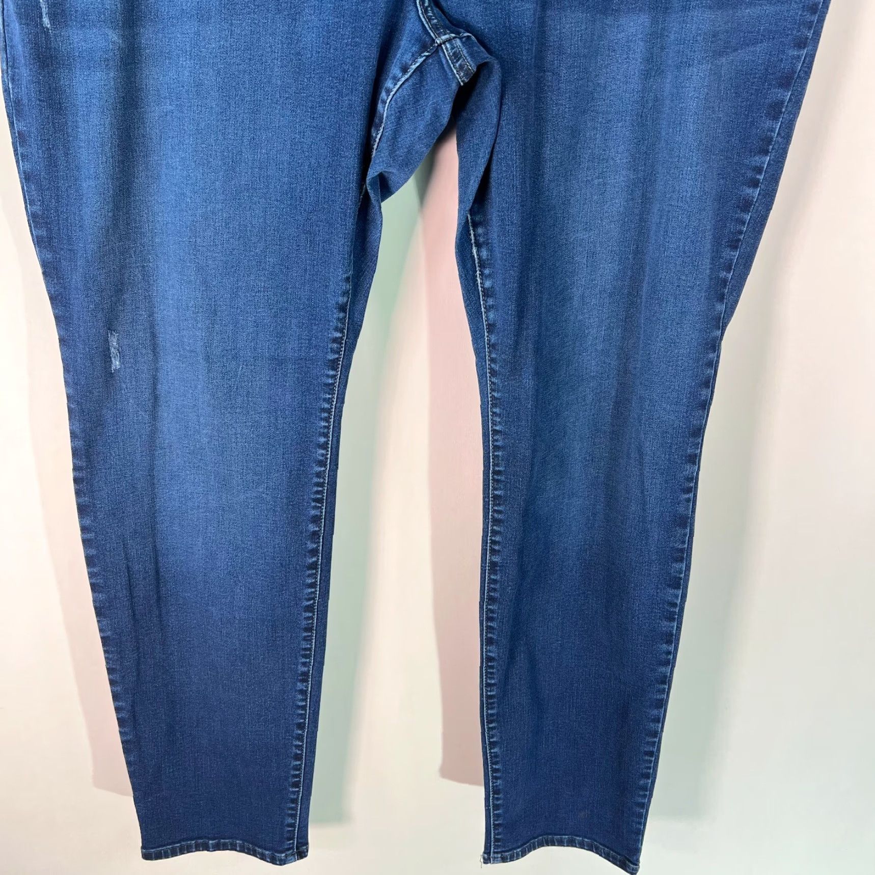 Lee Lee Jeans Womens Slim Skinny Mid Rise Stretch Blue Denim Jeans 24W Long Size Type Plus 5-Pocket Design Blue 32 in Inseam Mens? Wait. Size 42" / US 20 - 7 Thumbnail