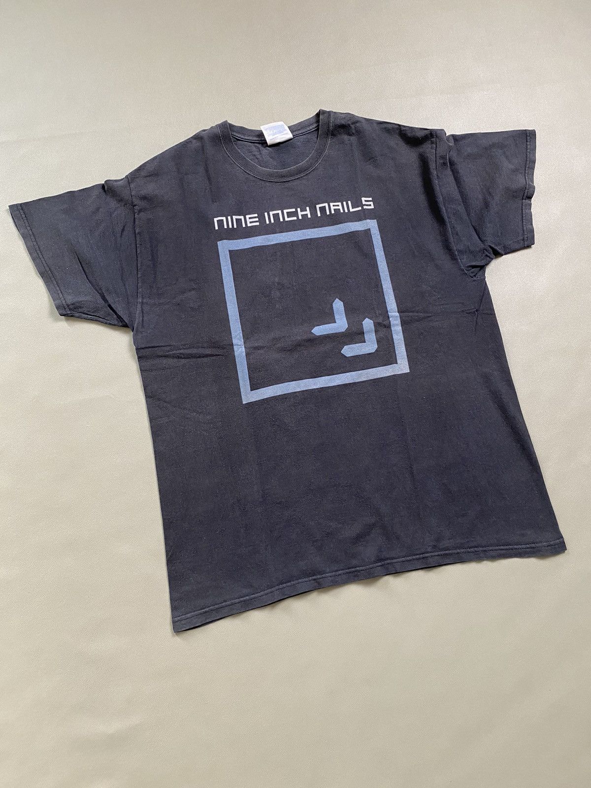 Band Tees × Vintage RARE 00s Nine Inch Nails Tshirt Size US L / EU 52-54 / 3 - 2 Thumbnail