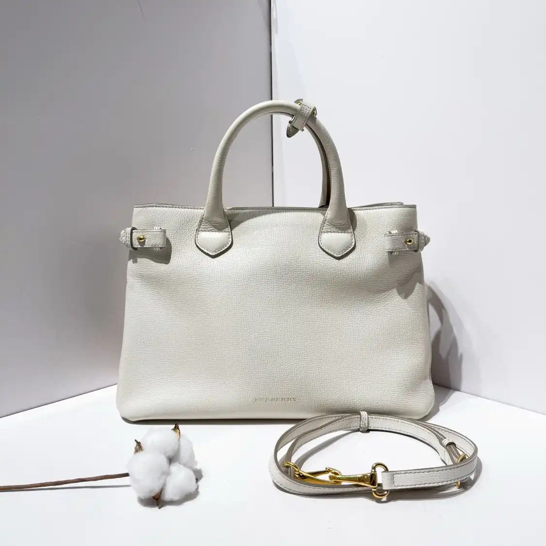 Burberry BURBERRY The Banner Medium white cowhide leather handbag detachable strap Size ONE SIZE - 1 Thumbnail