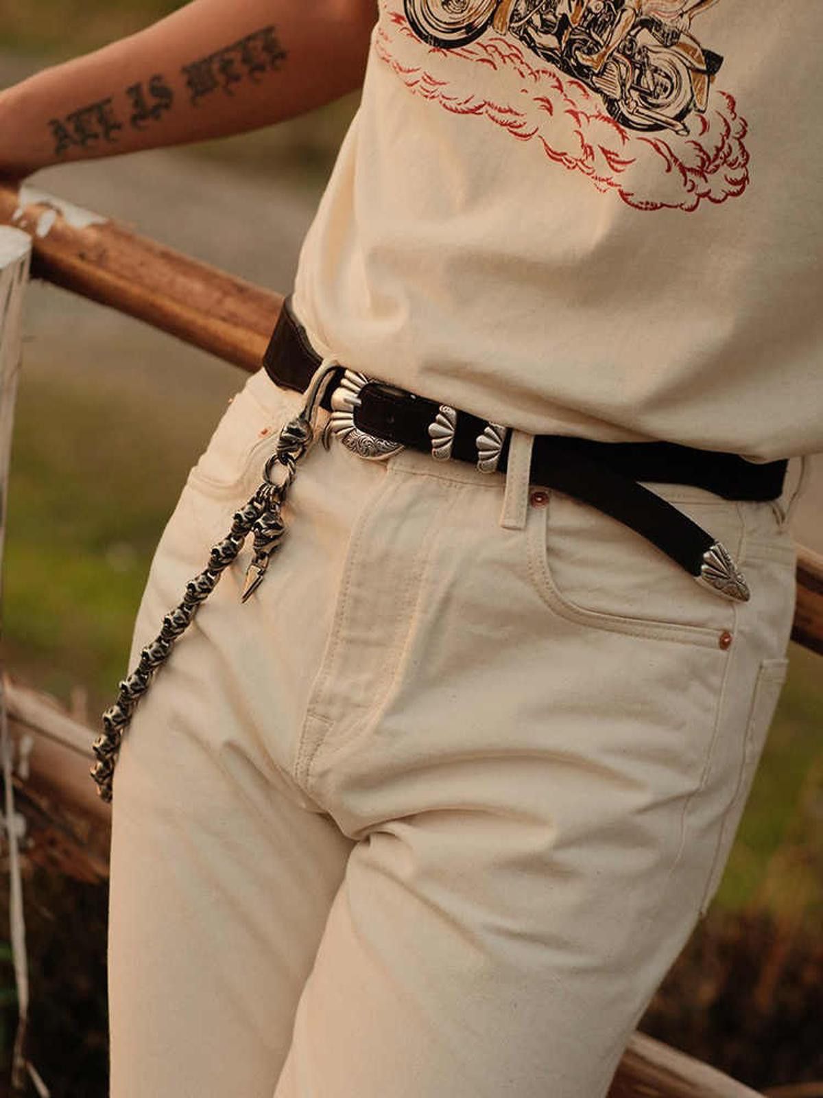 Leather Western Suede Belt – Two-Tone, Carved Silver Buckle Size ONE SIZE - 4 Thumbnail