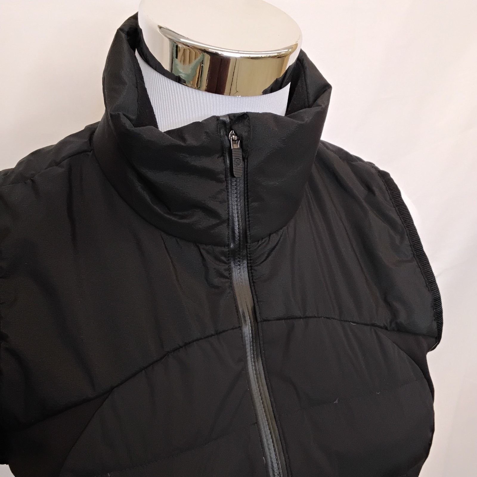 Lululemon Lululemon Down Hybrid Vest Women's 6 Black Active Wear Size M / US 6-8 / IT 42-44 - 4 Thumbnail