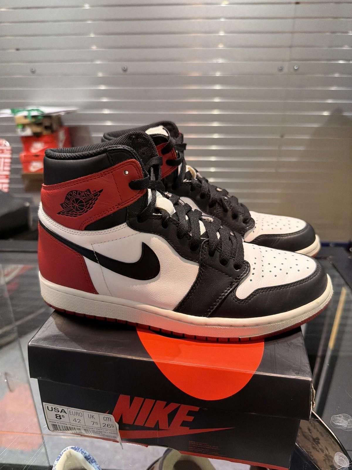 Jordan Brand Nike Air Jordan 1 Retro Black Toe Leather US 8.5 Men's Size US 8.5 / EU 41-42 - 2 Thumbnail