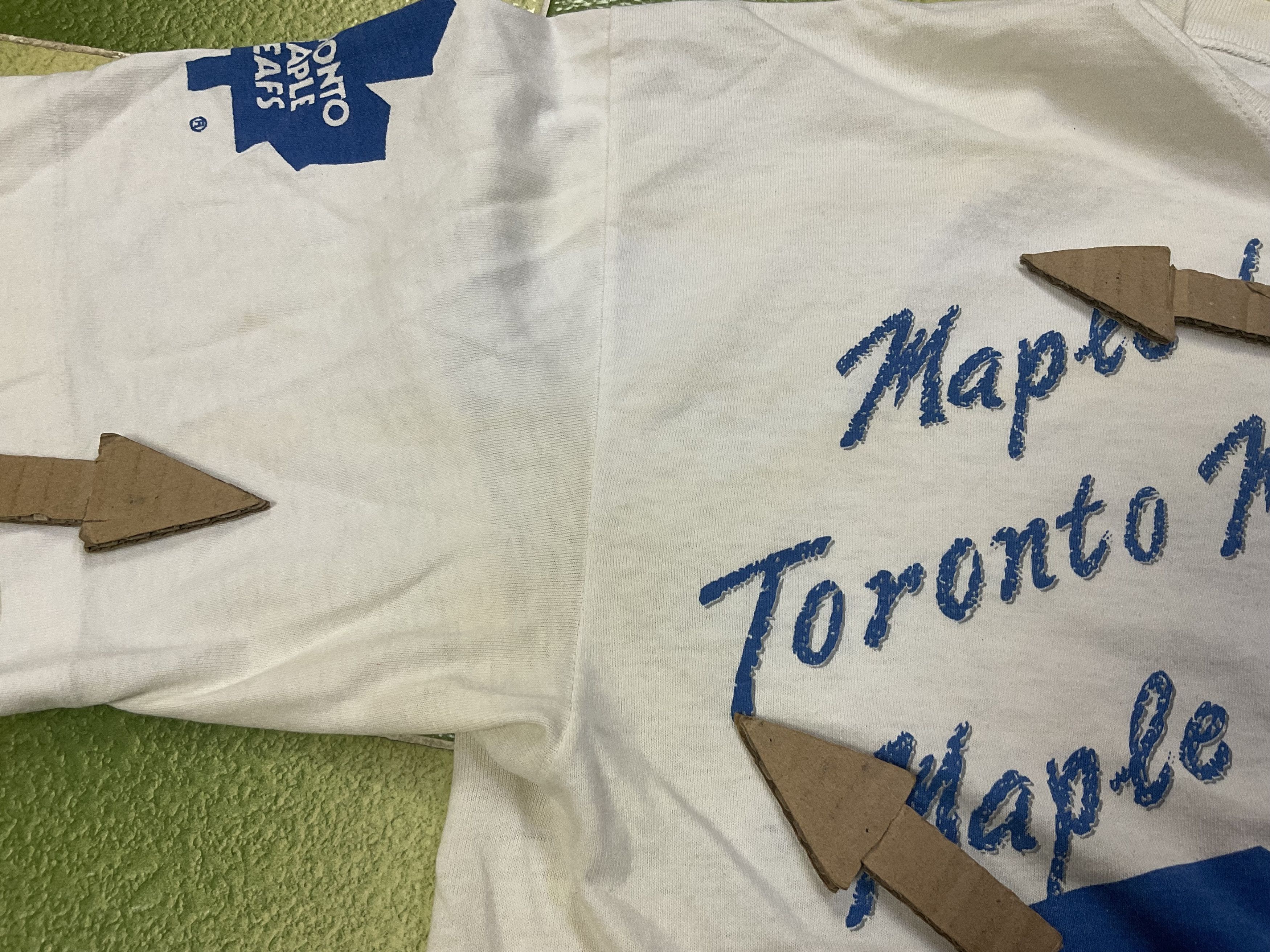 NHL Vintage Trashed 90s Toronto Maple Leaf All Over Print Tshirt Size US XL / EU 56 / 4 - 6 Thumbnail