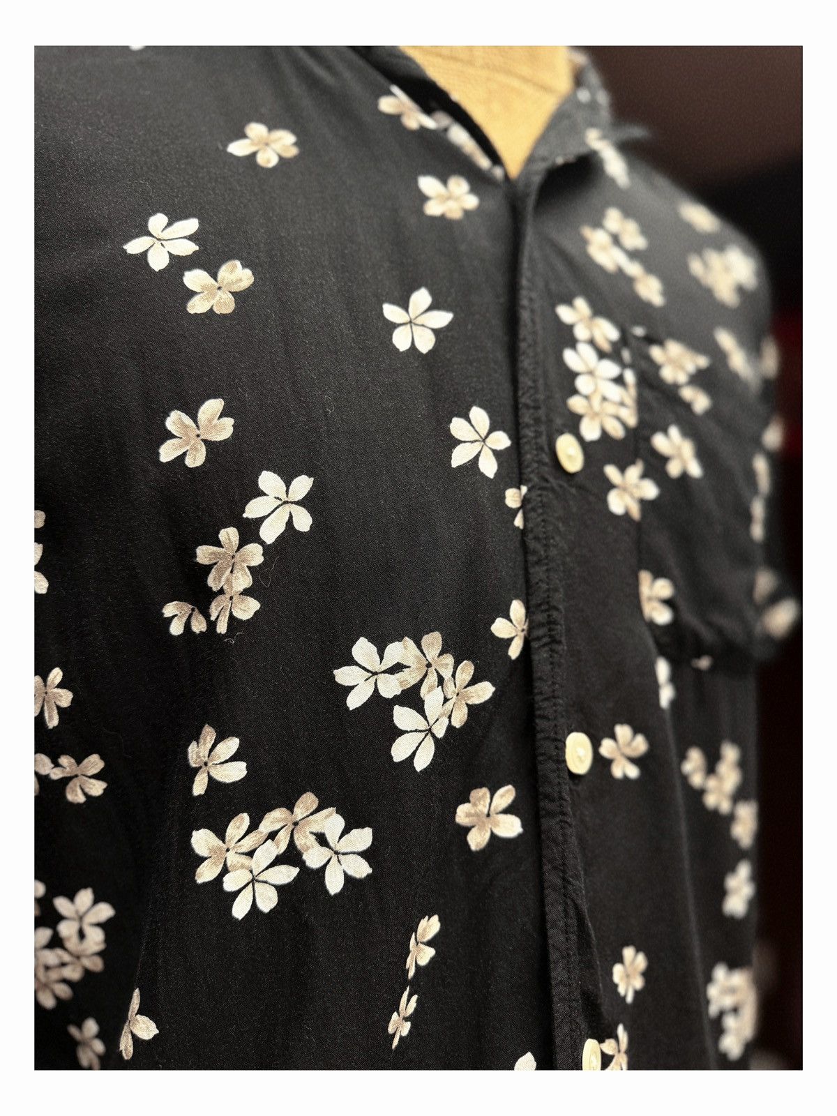 Abercrombie & Fitch Abercrombie & Fitch Men’s Floral Shirt – Size M Size US M / EU 48-50 / 2 - 5 Thumbnail