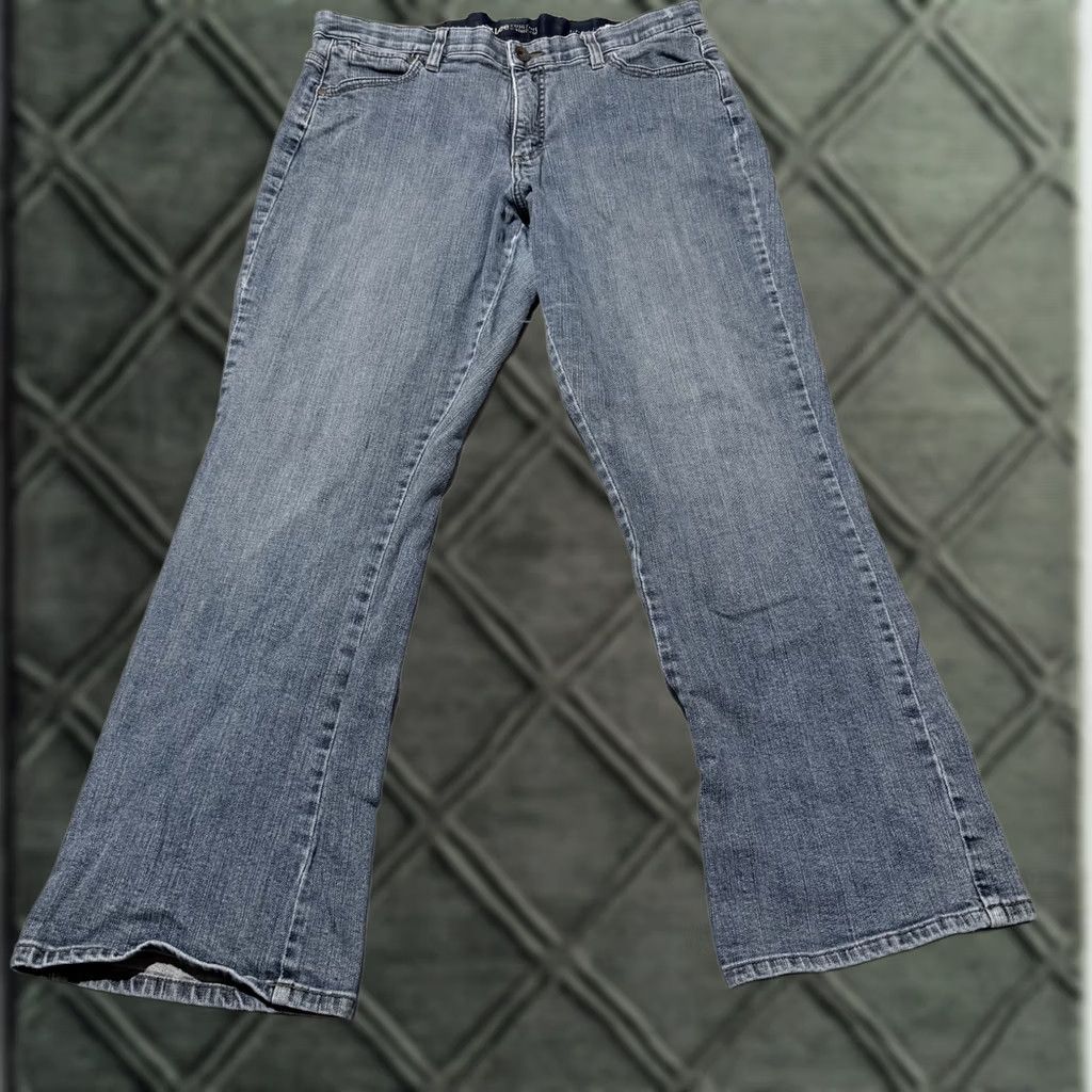 Lee Vintage Lee Jeans Bootcut Blue Denim 33x28.5 Men Regular Comfort Waistband 5-Pocket Style Denim Jeans Brown Logo - City College Theme Size US 33 - 1 Thumbnail