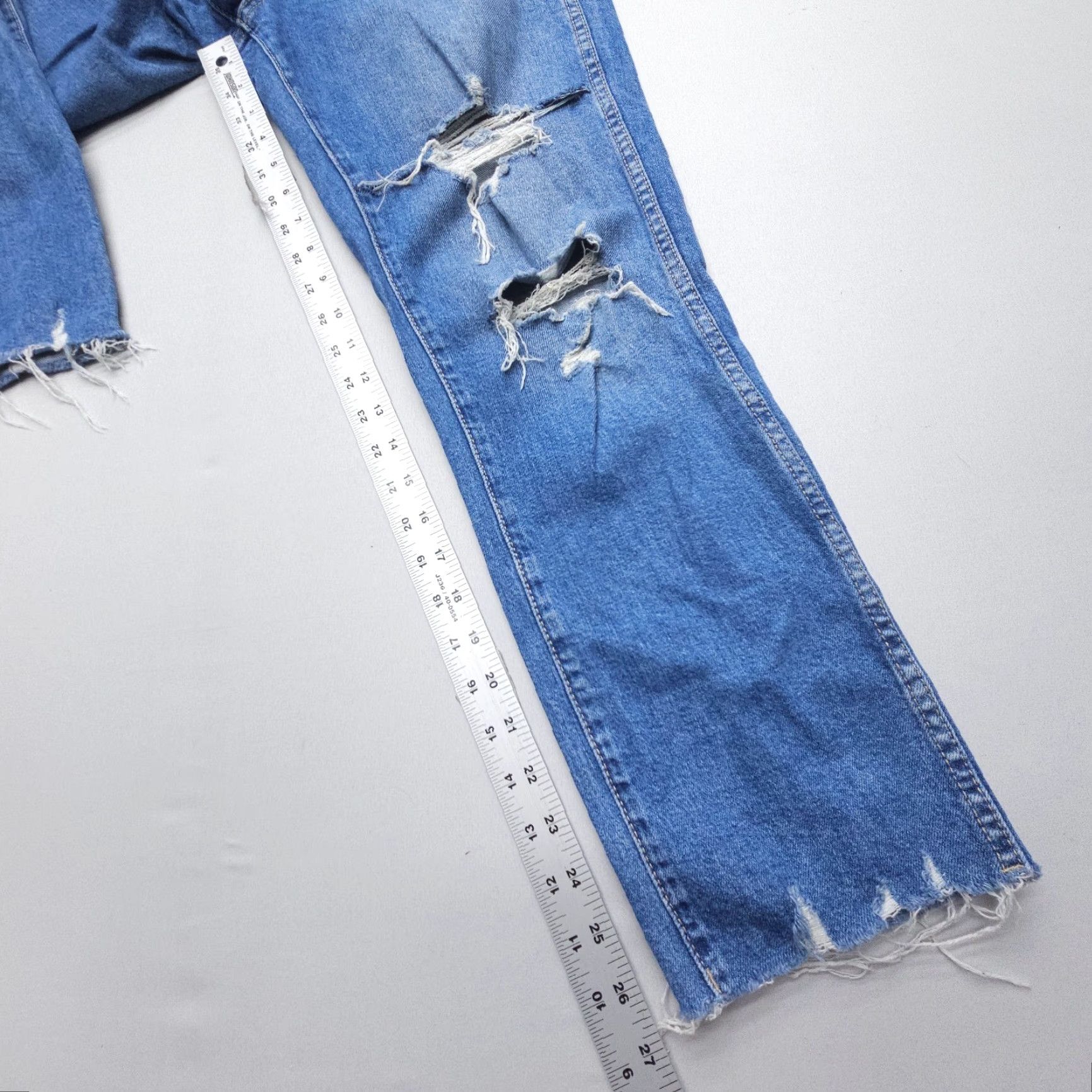 Gap VINTAGE Gap High Rise Slim Jeans Womens 8 / 29 Blue Distressed Denim Stretch Straight 5-Pocket Womens 90s Theme Size 30" / US 8 / IT 44 - 5 Thumbnail
