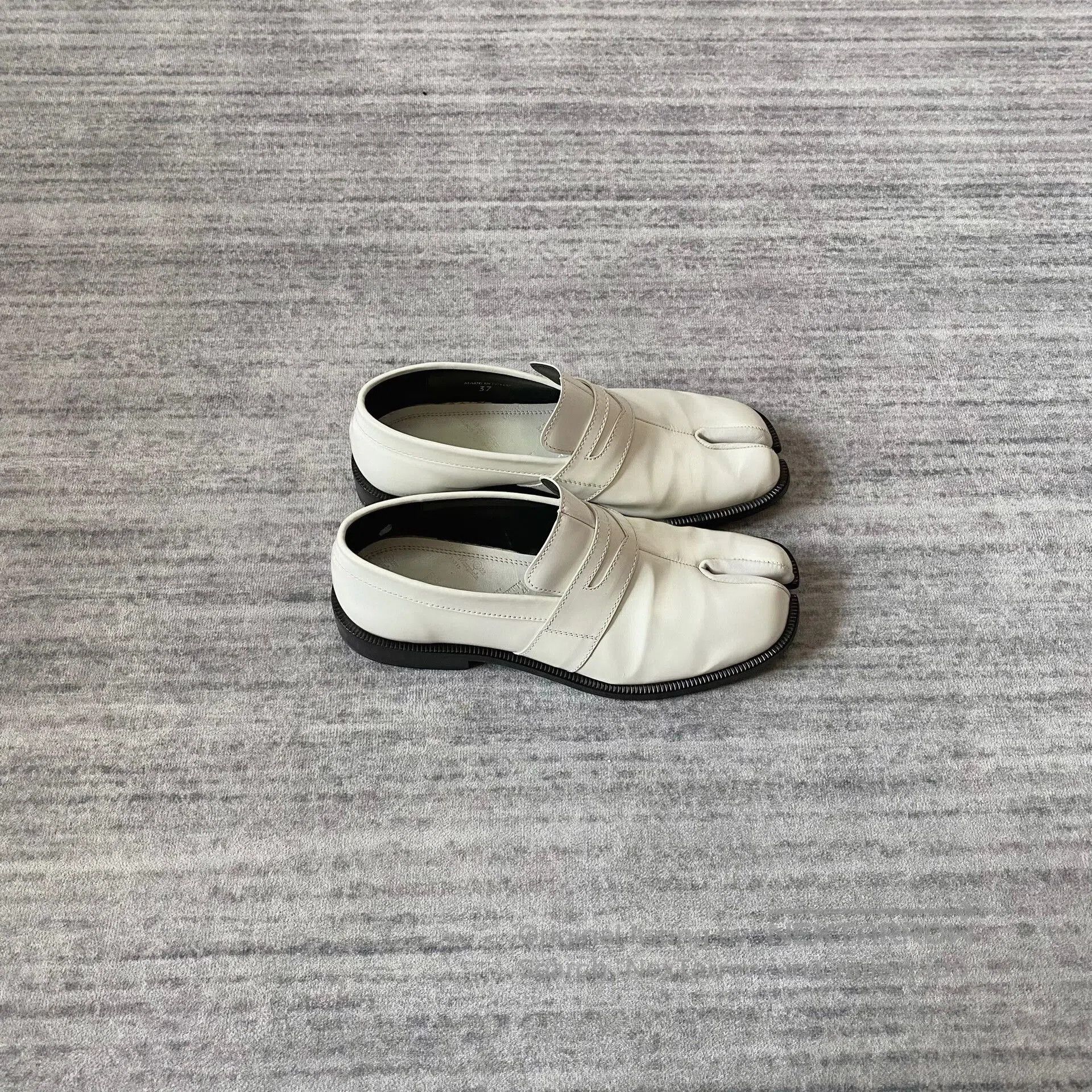 Maison Margiela maison margiela tabi leather loafers. Size US 6 / EU 39 - 2 Thumbnail