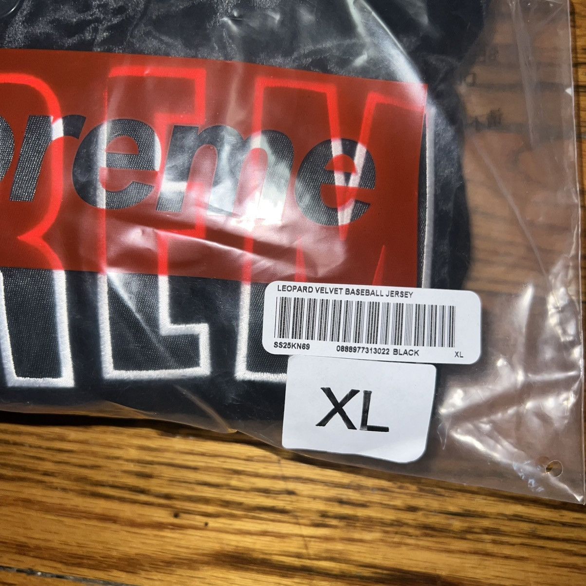 Supreme Supreme Velvet Baseball Jersey Black Size: Extra Large Size US XL / EU 56 / 4 - 4 Thumbnail