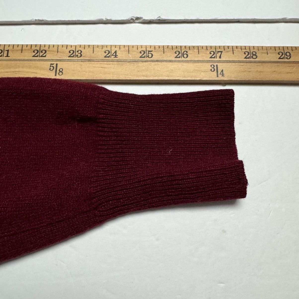 Saks Fifth Avenue Vintage Saks Fifth Avenue Virgin Wool V-Neck Sweater Size US L / EU 52-54 / 3 - 8 Thumbnail