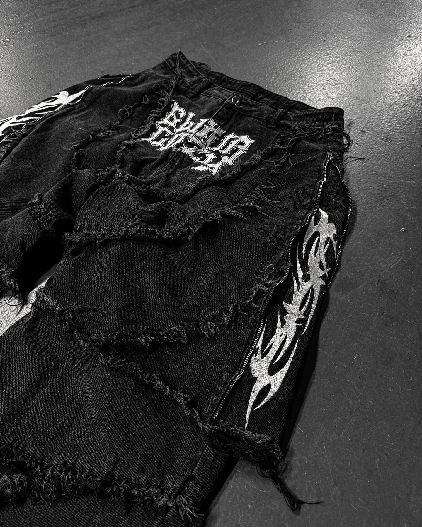 Designer × Japanese Brand Zipp Up Patchwork Baggy Jean Size US 35 - 3 Thumbnail
