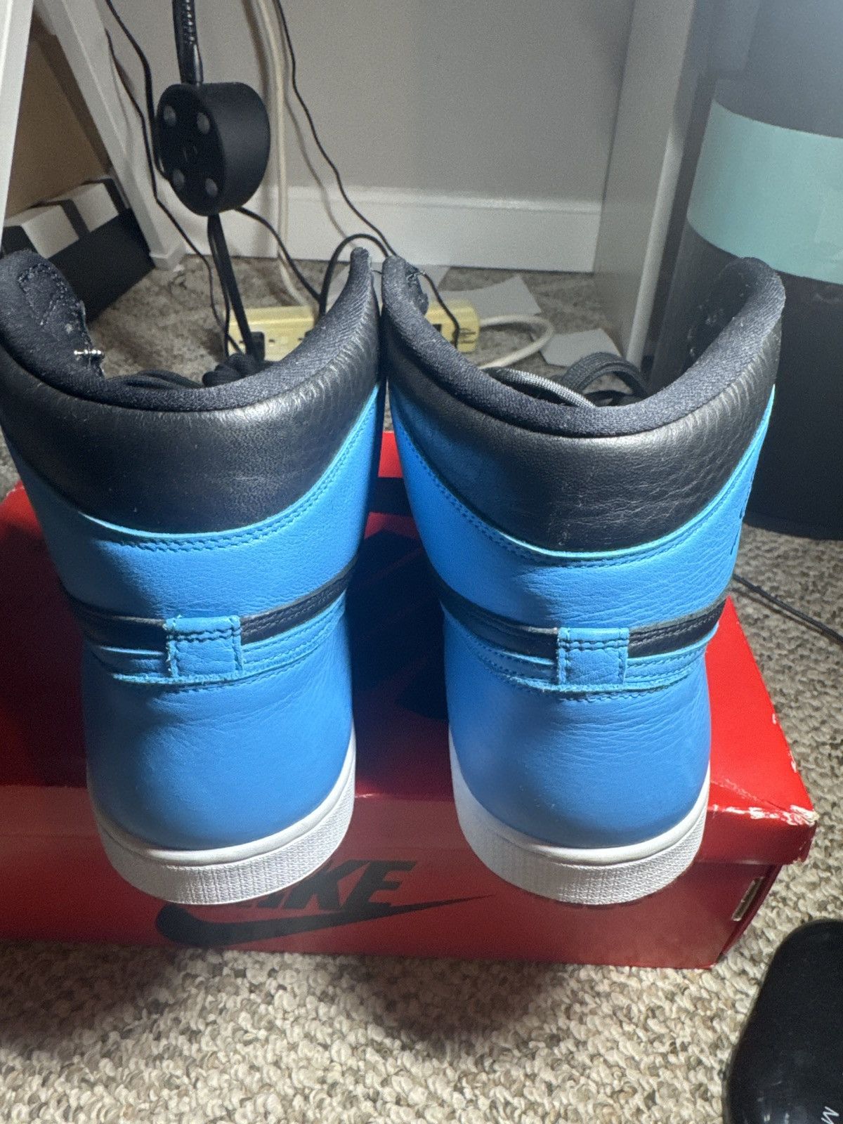 Nike Womens Air Jordan 1 High OG NC to Chi Size US 12.5 / EU 45-46 - 4 Thumbnail