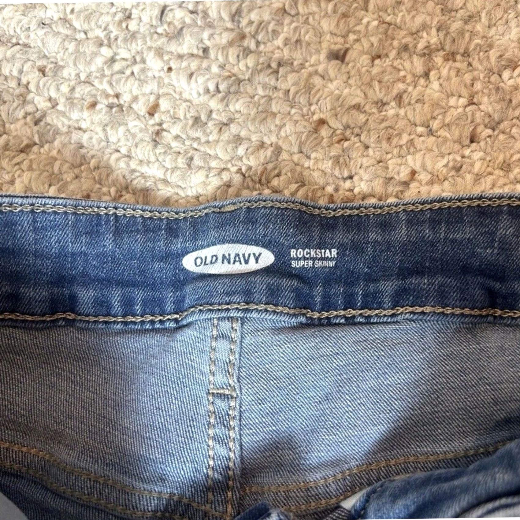 Old Navy VINTAGE Old Navy RockStar Super Skinny Mid Rise Light Wash Denim Jeans 28x28 Womens 6 Blue Size 28" / US 6 / IT 42 - 3 Thumbnail