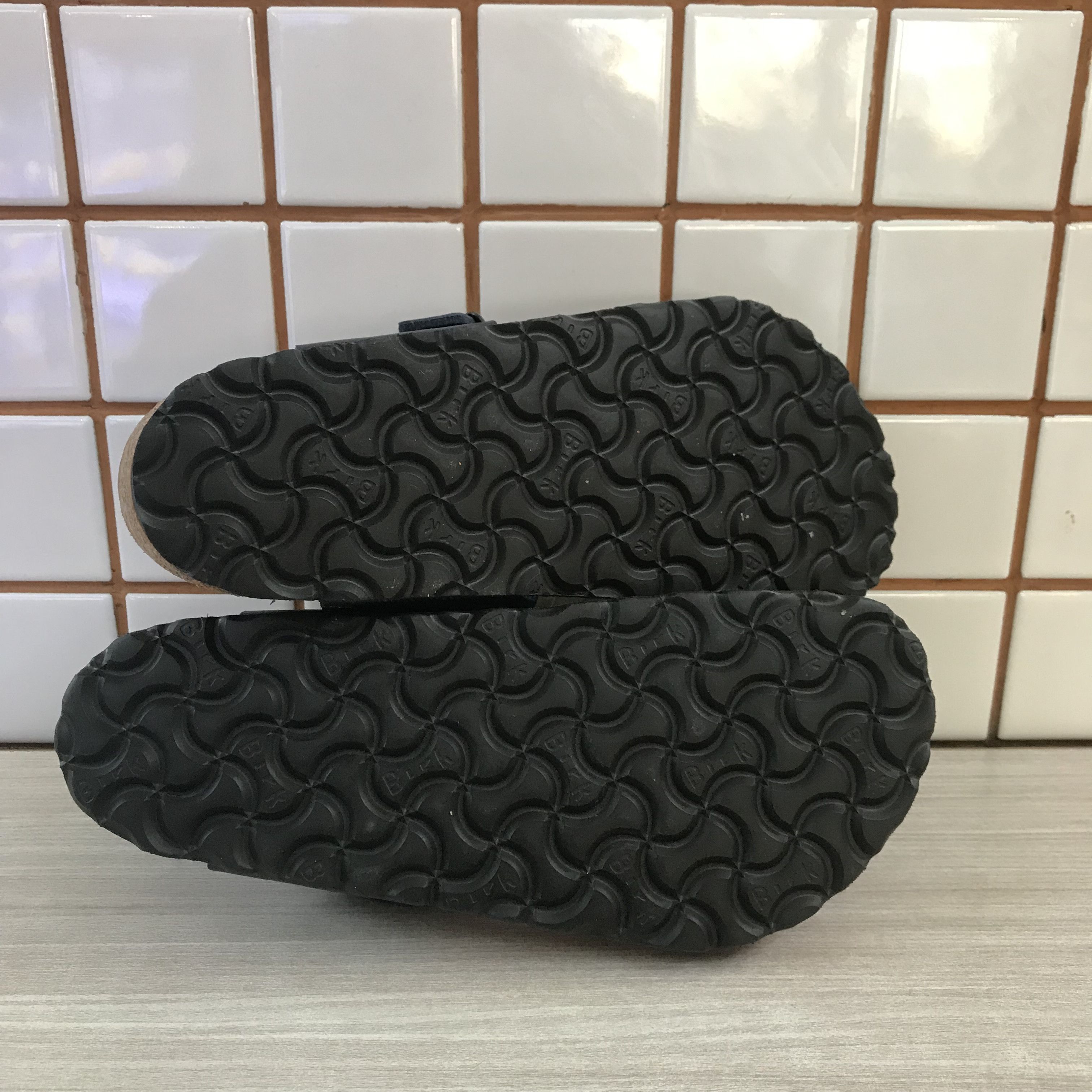 Birkenstock Birkenstock Gizeh Leather Navy Blue one Strap NEW bnwt Size US 5 / EU 37 - 6 Thumbnail