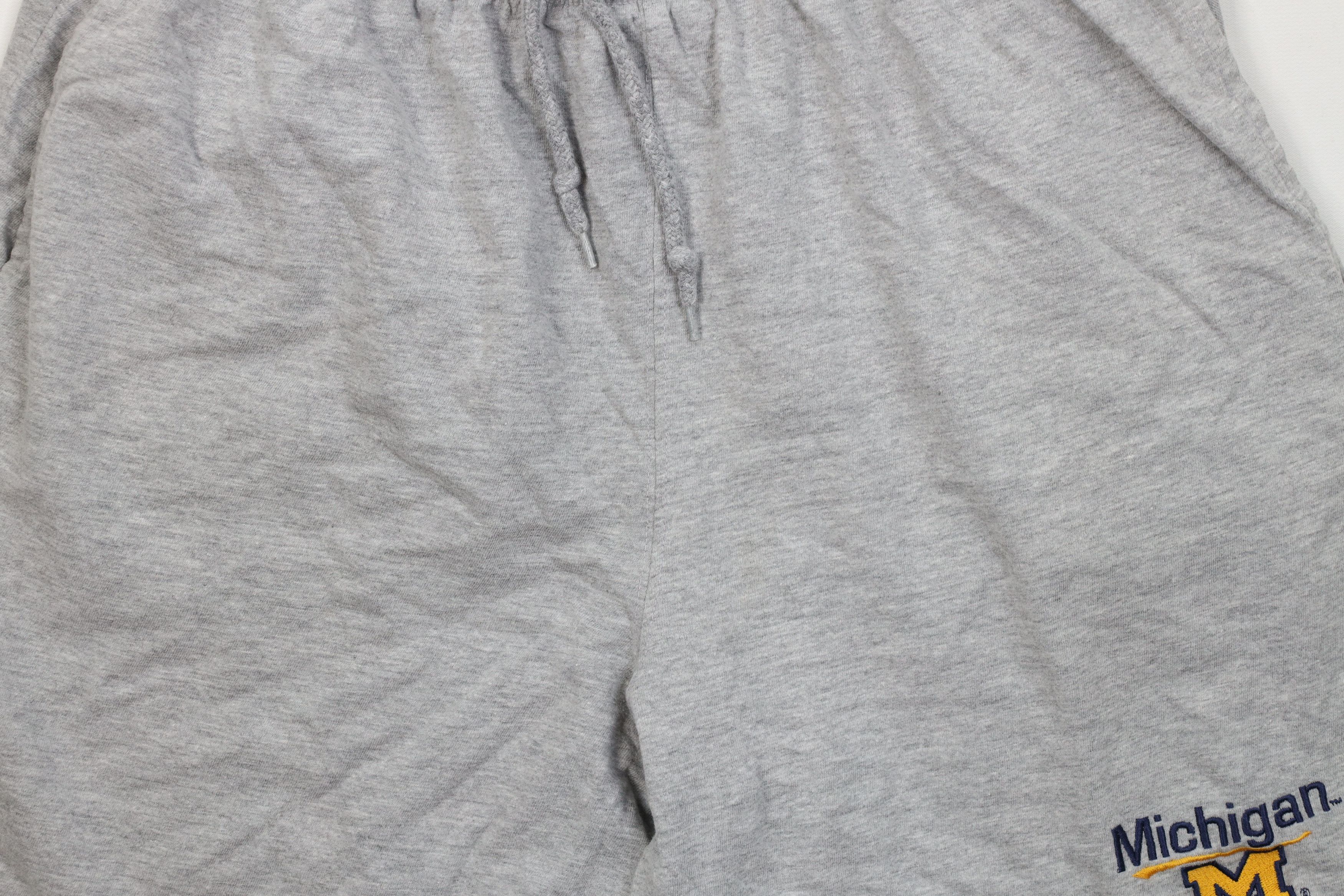 Vintage Vintage 90s Spell University of Michigan Shorts Layered Gray Size US 32 / EU 48 - 3 Thumbnail