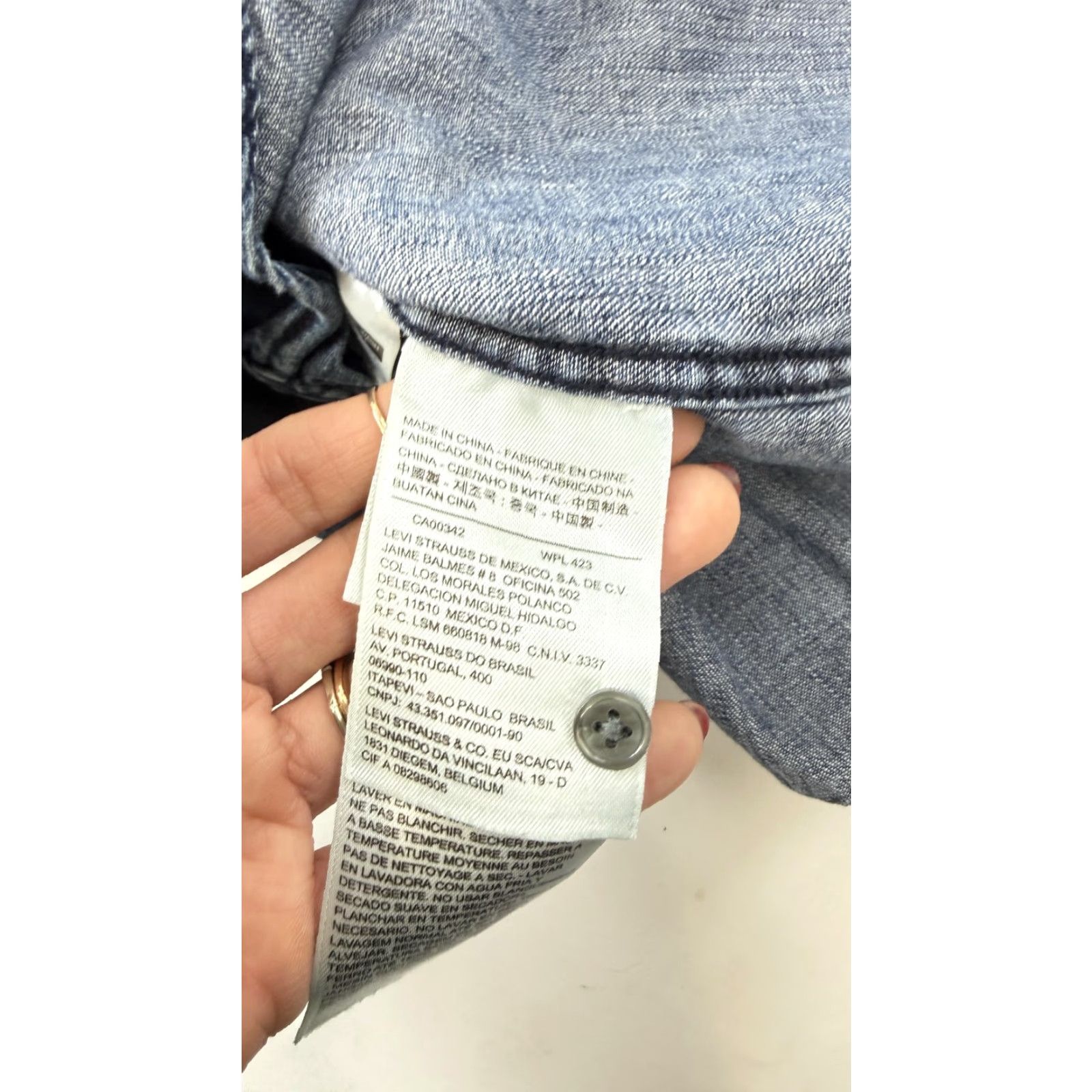 Levi's Levi's Denim Shirt Western Casual Button Up Long Sleeve Womens Small Blue Size S / US 4 / IT 40 - 7 Thumbnail