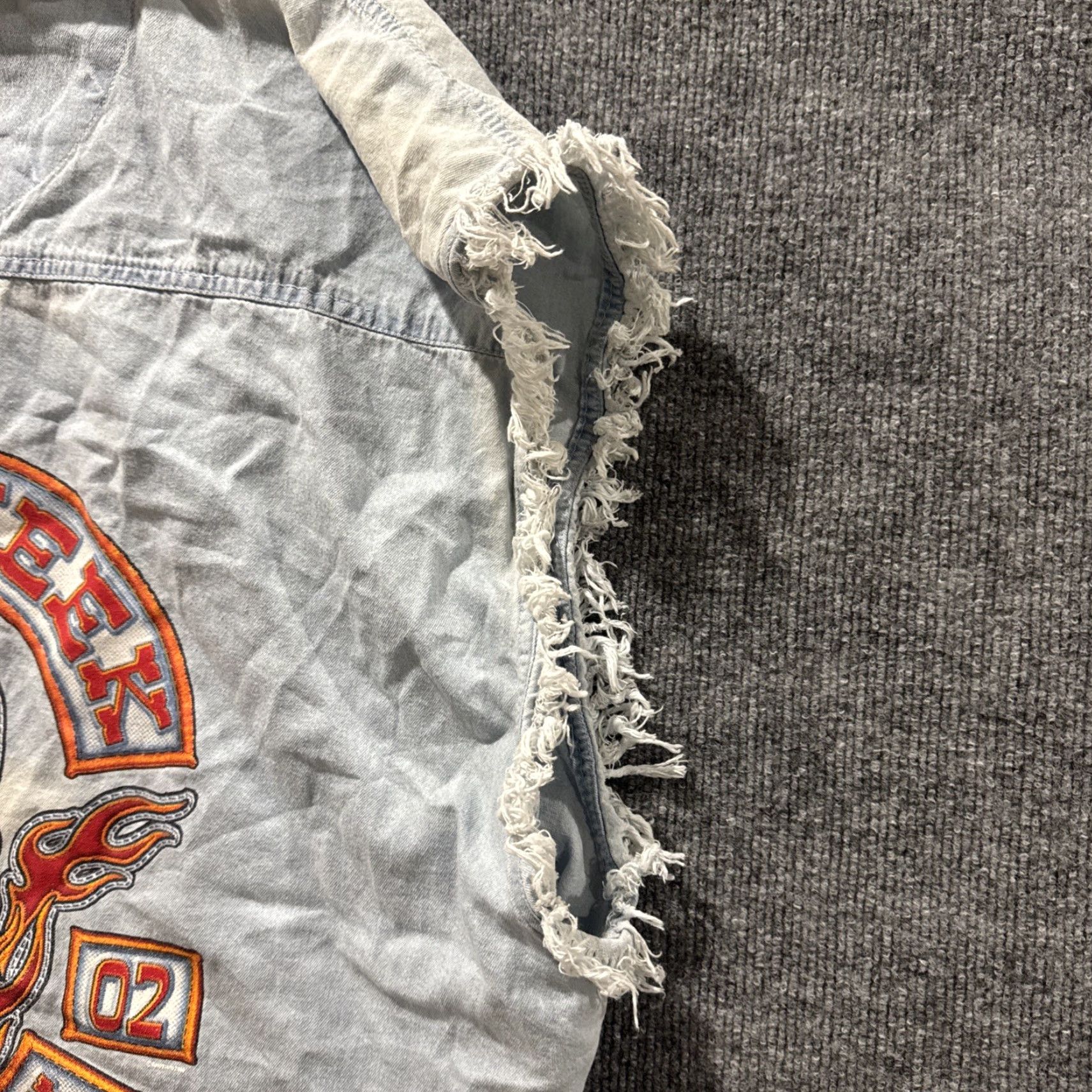 Denime VINTAGE Coliseum Denim Button Up T-Shirt 3X Big & Tall Men Blue Skull Flaming 00’s Daytona Bike Week 02 3X Mens Shirts Size US XXL / EU 58 / 5 - 7 Thumbnail
