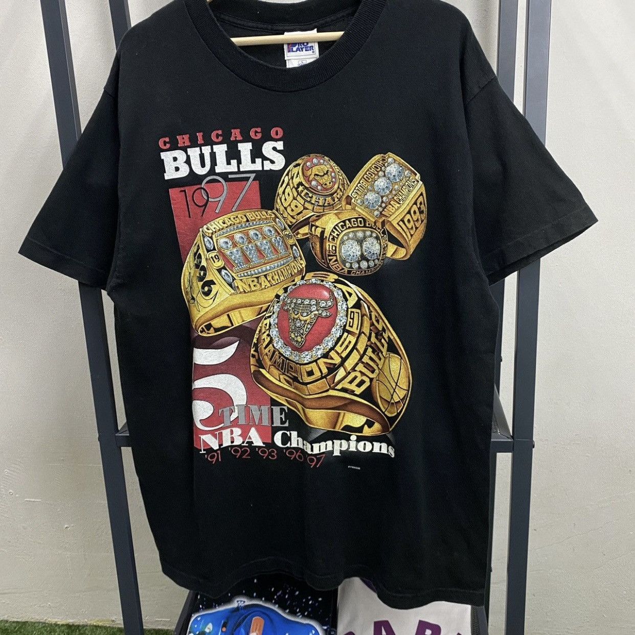 Pro Player Vintage 1997 Chicago Bulls 5 Time NBA Champions Tee Size US L / EU 52-54 / 3 - 4 Thumbnail