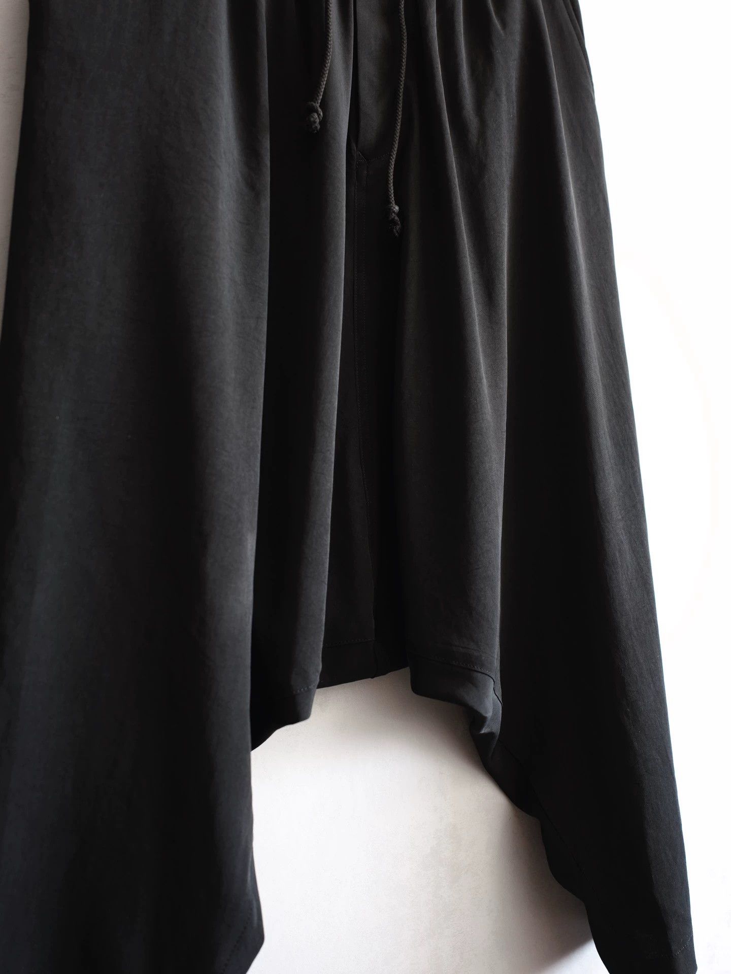 Yohji Yamamoto Yohji Yamamoto 25SS Low-Rise Pleated Triacetate Pants 2 Size US 32 / EU 48 - 4 Thumbnail