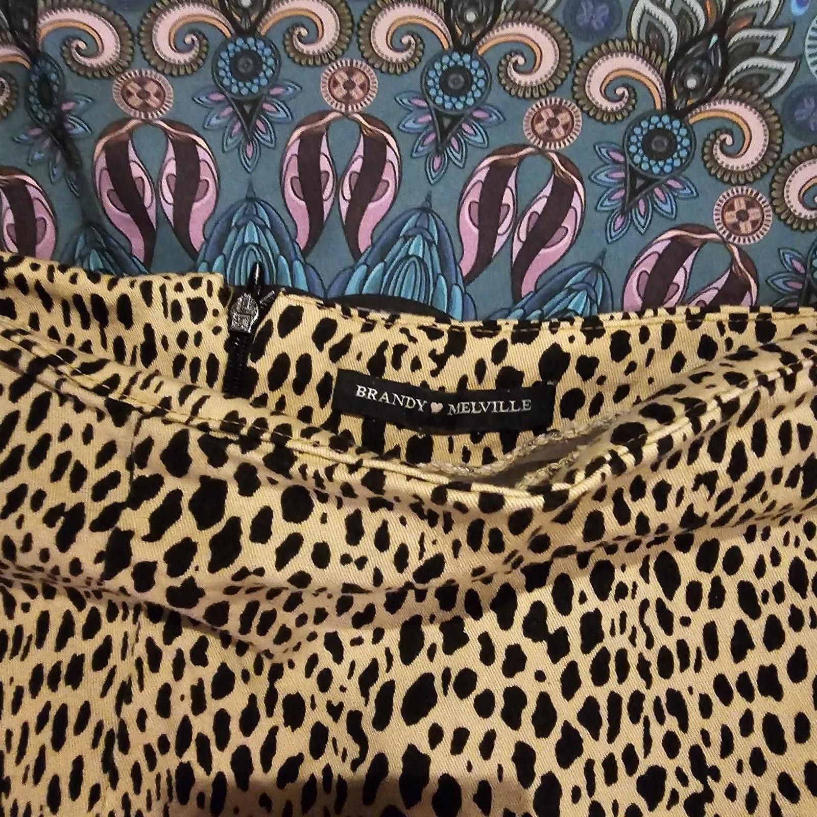 Designer Brandy Melville Women's Black and Tan Cheetah Print Skirt Size 26" / US 2 / IT 38 - 2 Thumbnail
