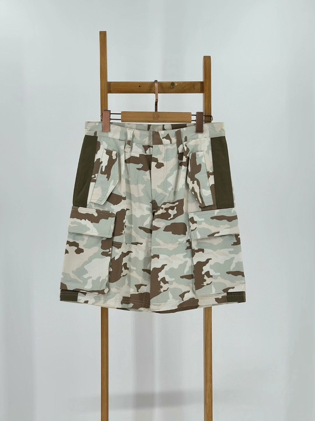 Givenchy GIVENCHY Camouflage Casual Shorts Size US 34 / EU 50 - 1 Thumbnail