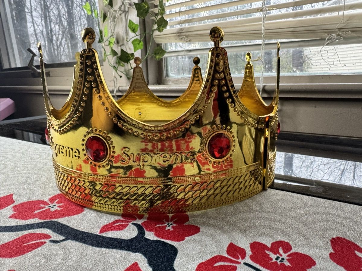 Supreme Supreme Gold Crown Size 40 - 1 Thumbnail