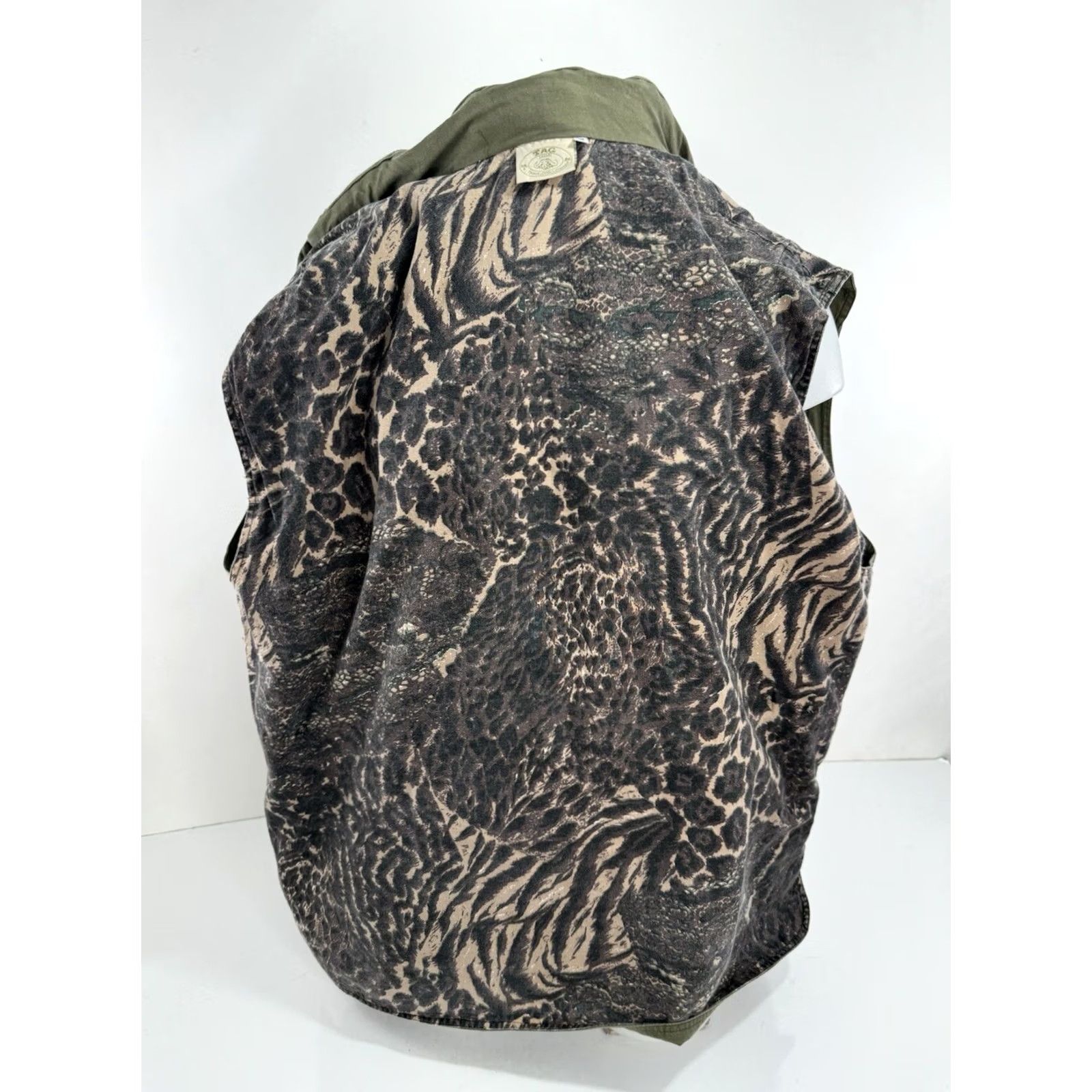 Vintage TAG SAFARI Hunting Vest XL Green Mens Clothing Camouflage Hunting Vest XL Men Tag Safari Shirt Jacket Style Size US XL / EU 56 / 4 - 4 Thumbnail