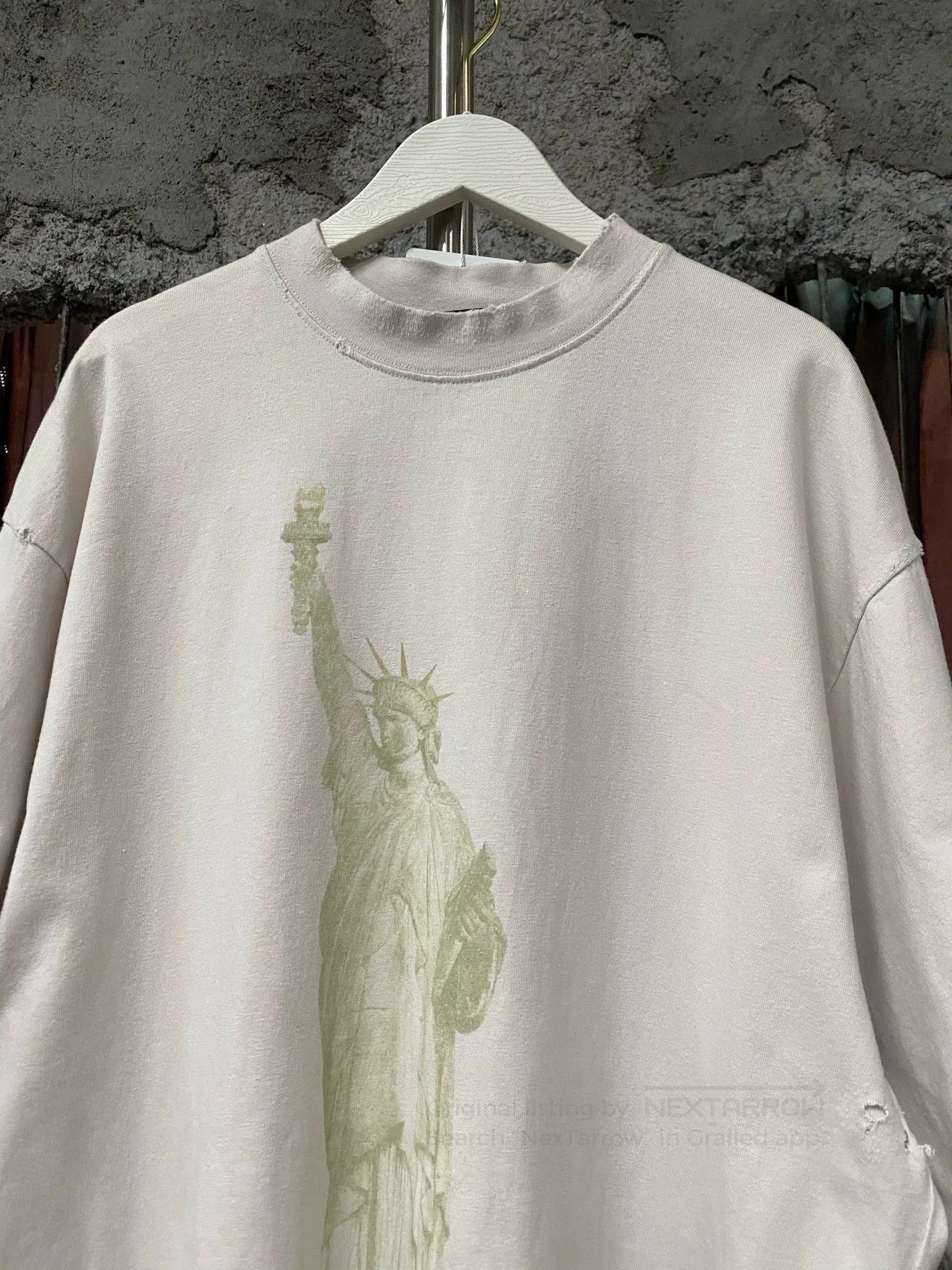Balenciaga Statue of Liberty Paris Print Short Sleeve Shirt. Size US XXS / EU 40 - 3 Thumbnail