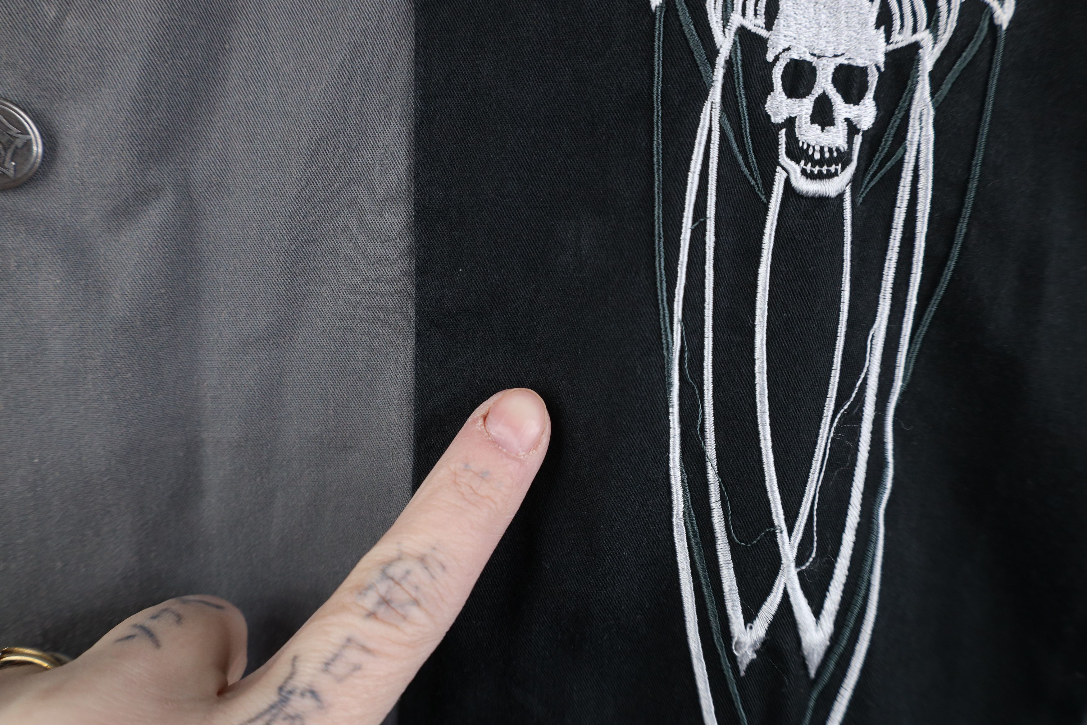 Vintage Vintage 90s Y2K Streetwear Tribal Skull Panel Button Shirt Size US L / EU 52-54 / 3 - 5 Thumbnail