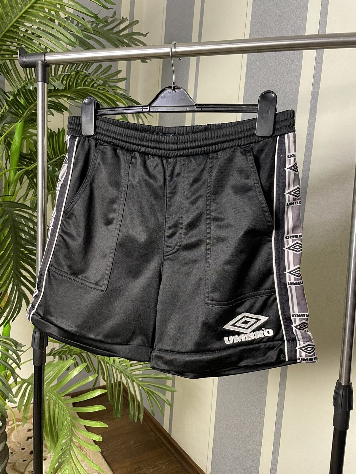 Umbro Vintage Umbro Soccer Shorts y2k Size M Size US 36 / EU 52 - 2 Thumbnail