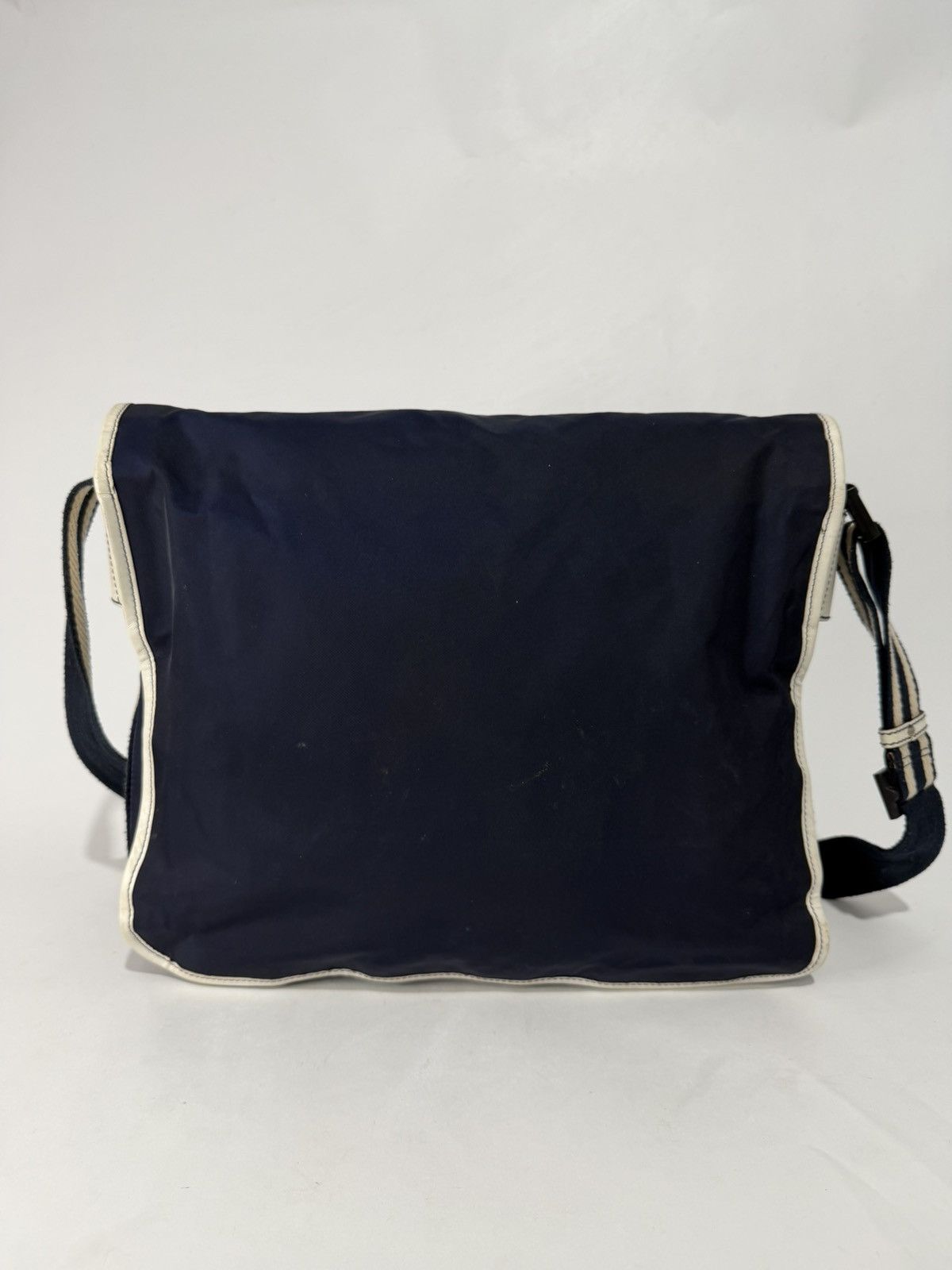 Gucci Gucci Vintage Nylon Messenger Bag Navy & Cream Size ONE SIZE - 4 Thumbnail