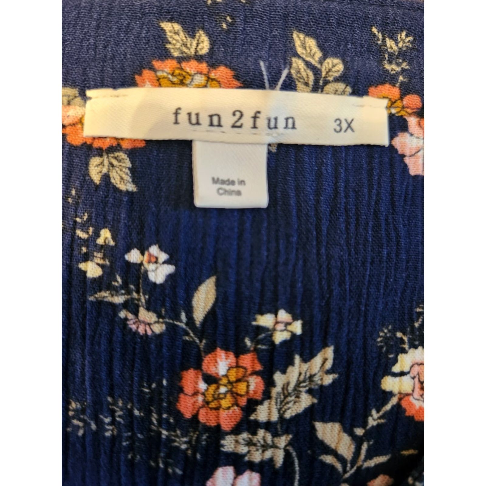 Vintage Fun 2 Fun Navy Blue Floral Blouse 3X V-Neck Long Sleeve Pleated Rayon Boho Hippie Bohemian Women Shirt Blouse Size XXL / US 16-18 / IT 52-54 - 6 Thumbnail