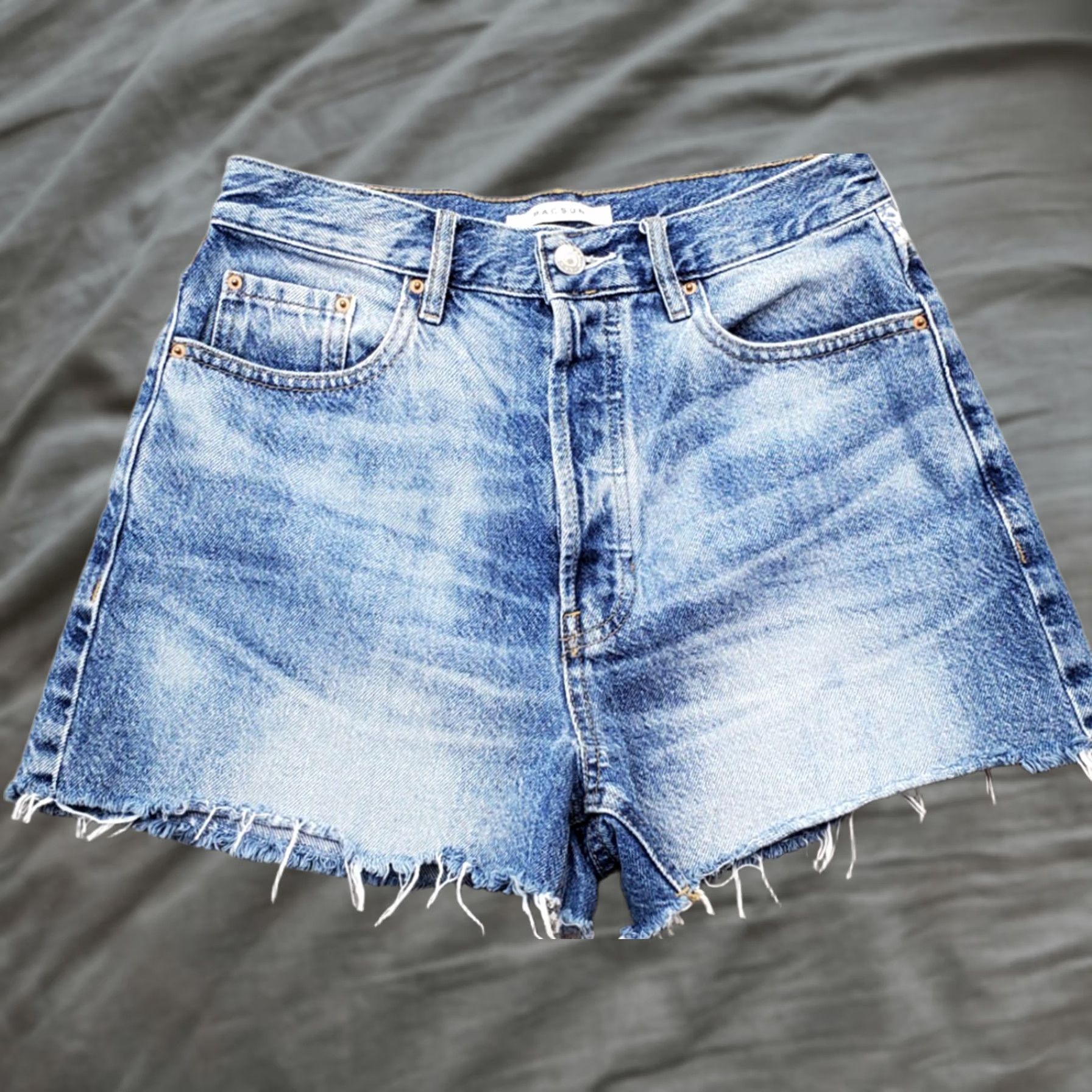 Pacsun VINTAGE PacSun Shorts Womens Size 27 Jean Denim Multi Button Fly Raw Hem Shorts Size 27" / US 4 / IT 40 - 1 Thumbnail