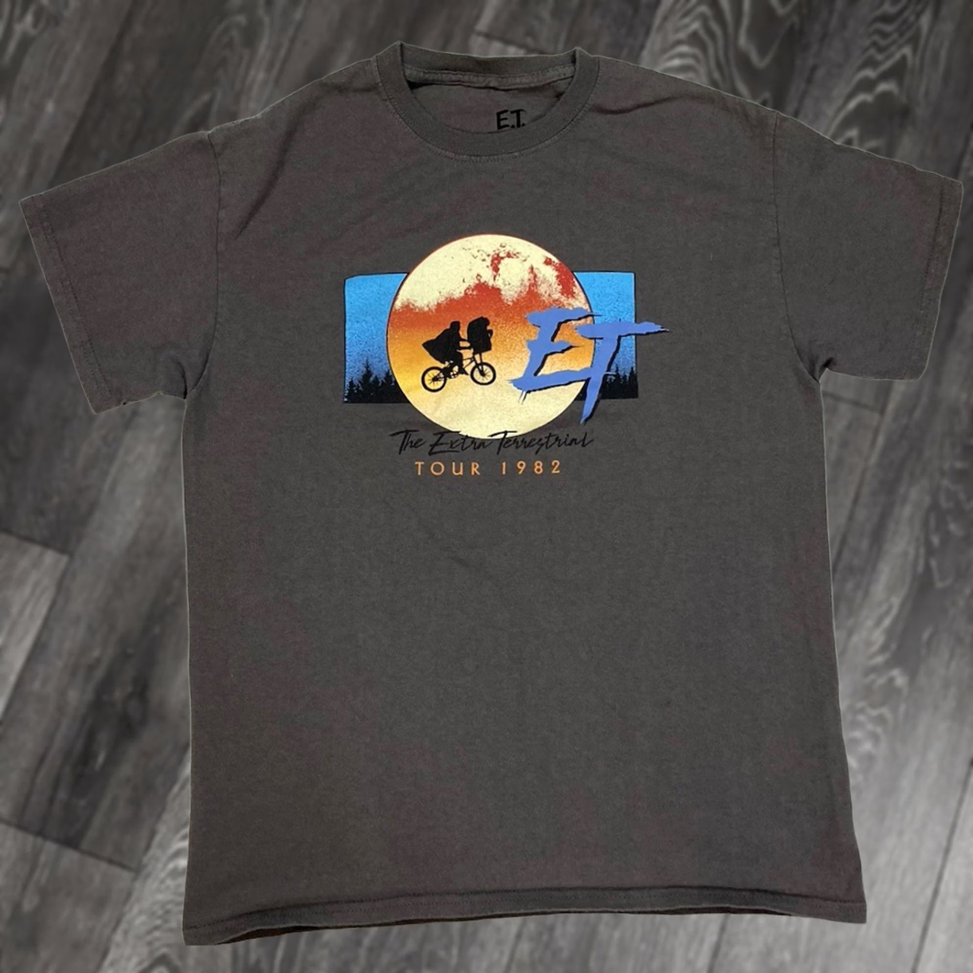 Vintage VINTAGE E.T. The Extra-Terrestrial Movie Tour 1982 Graphic T-shirt Women Medium Gray Size M / US 6-8 / IT 42-44 - 1 Thumbnail