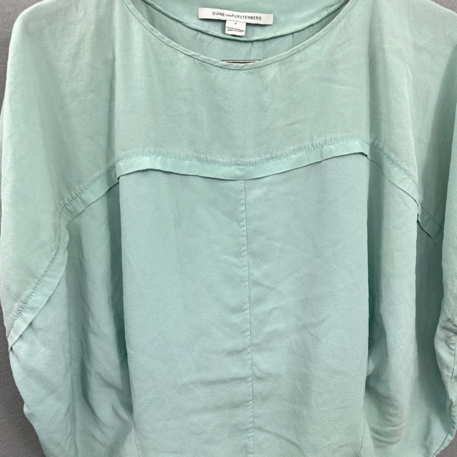 Diane von Furstenberg VINTAGE Diane von Furstenberg Blouse Womens Petite S Silk Landy 90s Green Designer Casual Women Size S / US 4 / IT 40 - 4 Thumbnail