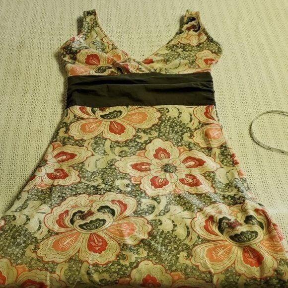Patagonia Patagonia Sleeveless V-neck Stretchy Banded Waist Floral Col Size M / US 6-8 / IT 42-44 - 6 Thumbnail